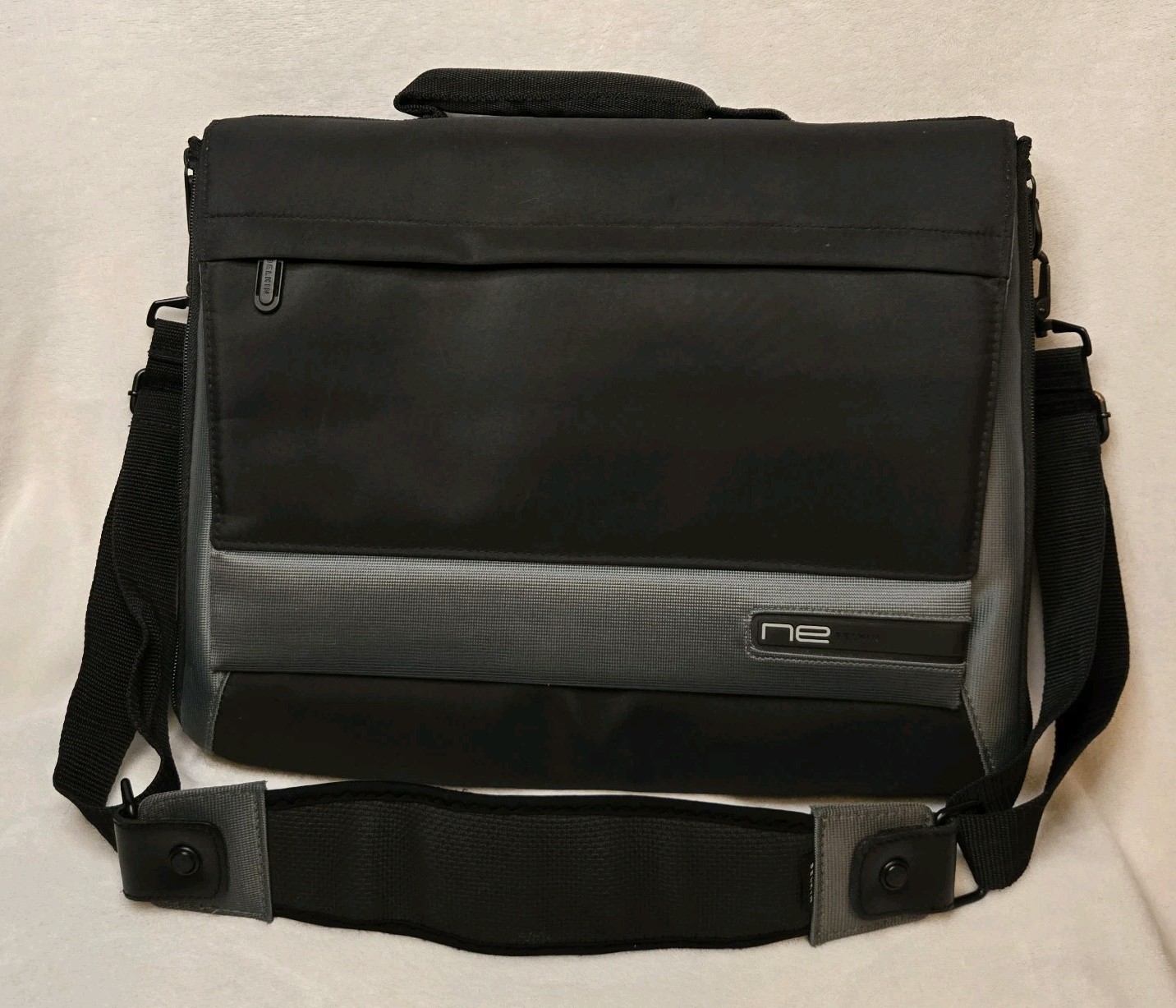 Belkin NE Laptop Notebook PC Bag With Thick Padded Multiple Compartments
