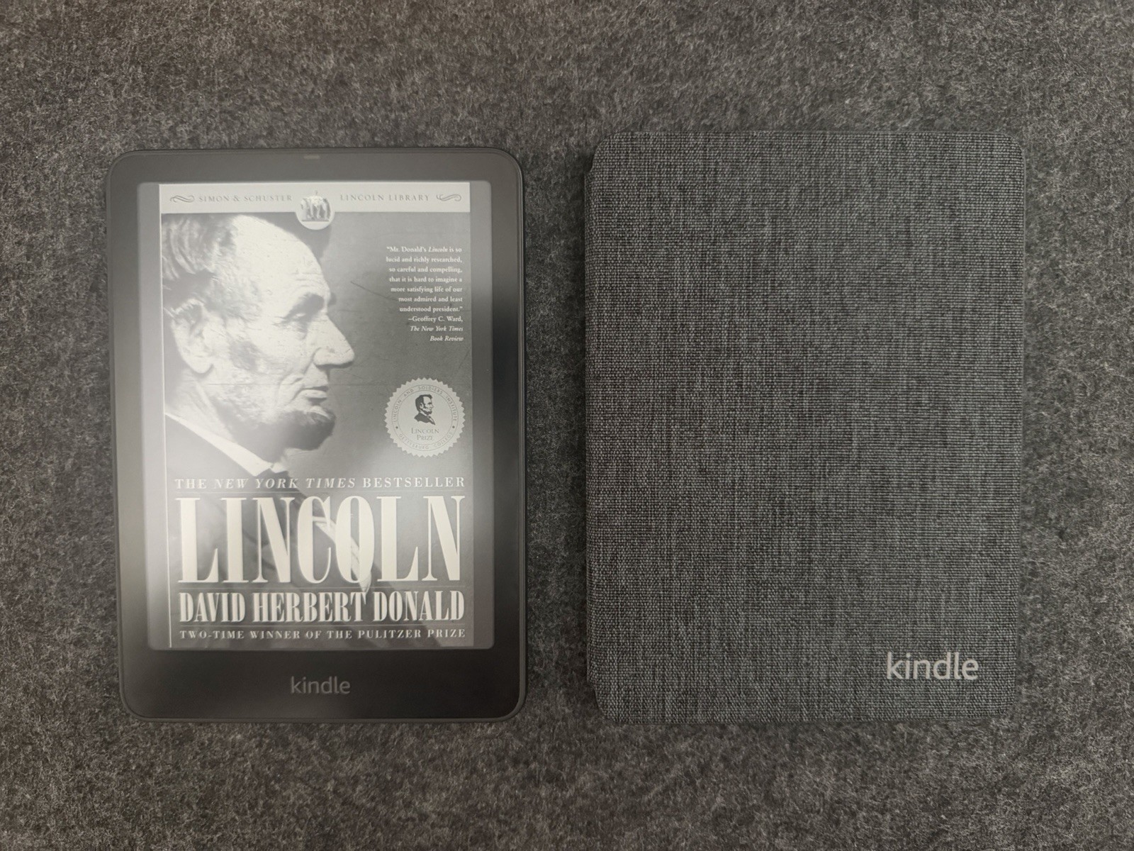 Amazon Kindle Paperwhite Signature Edition 32GB (2024) Bundle w/Amazon Gray Case