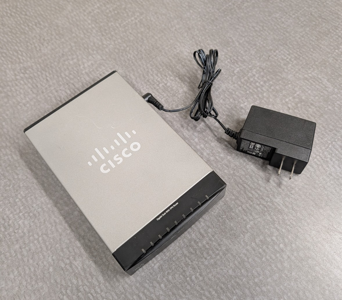 ** Cisco / Linksys 4-Port Gigabit Dual WAN VPN Router RV042G