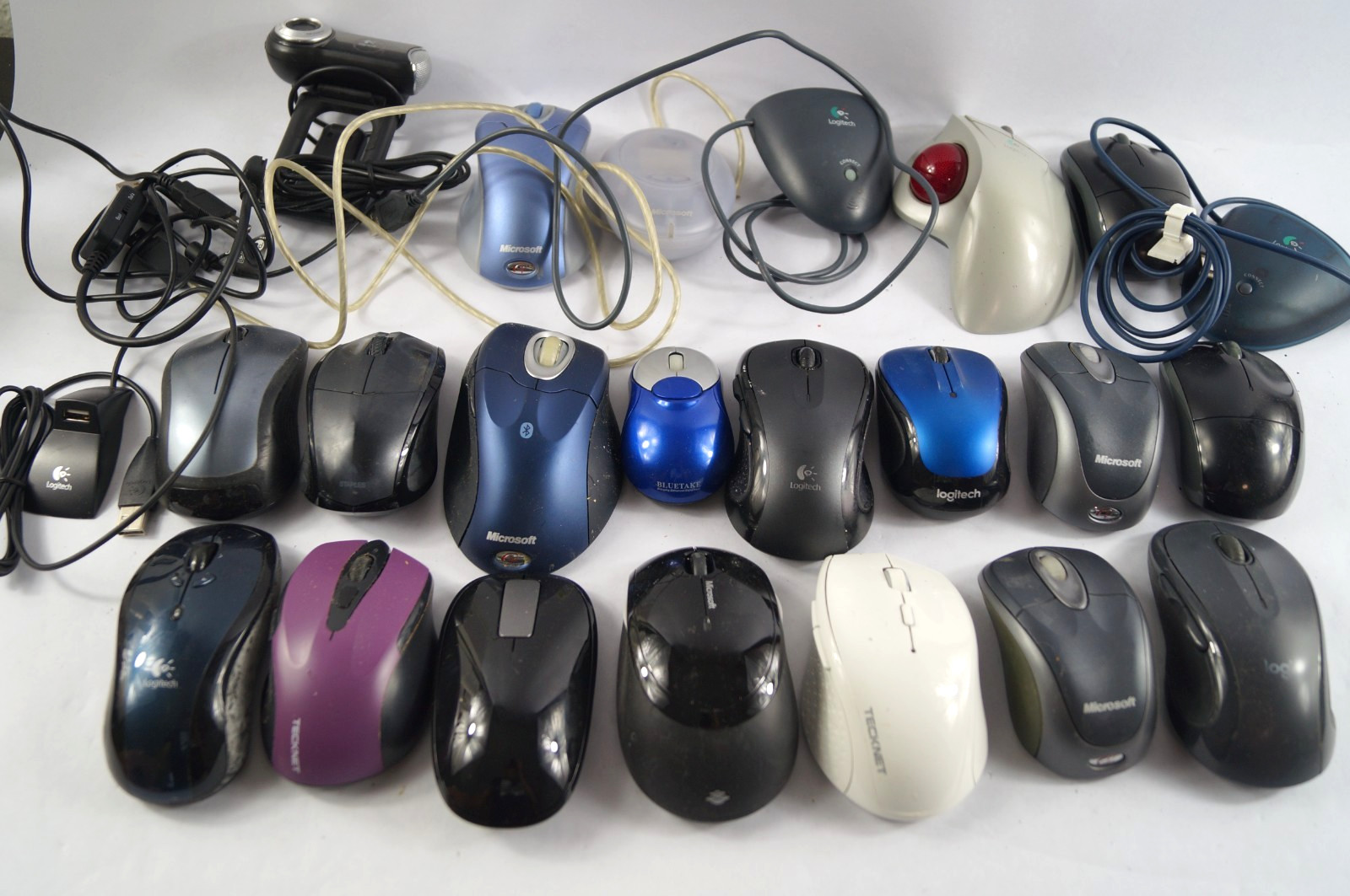 LOT (21) LogiTech MicroSoft Wireless Wired Mouses Mice Mixed Lot No Dongles GRG