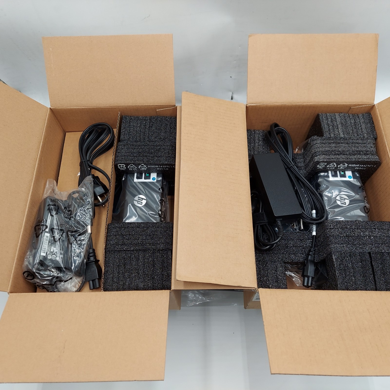 LOT OF 2 HP HSTNN-I11X Compaq EliteBook 8440p Laptop Docking Station