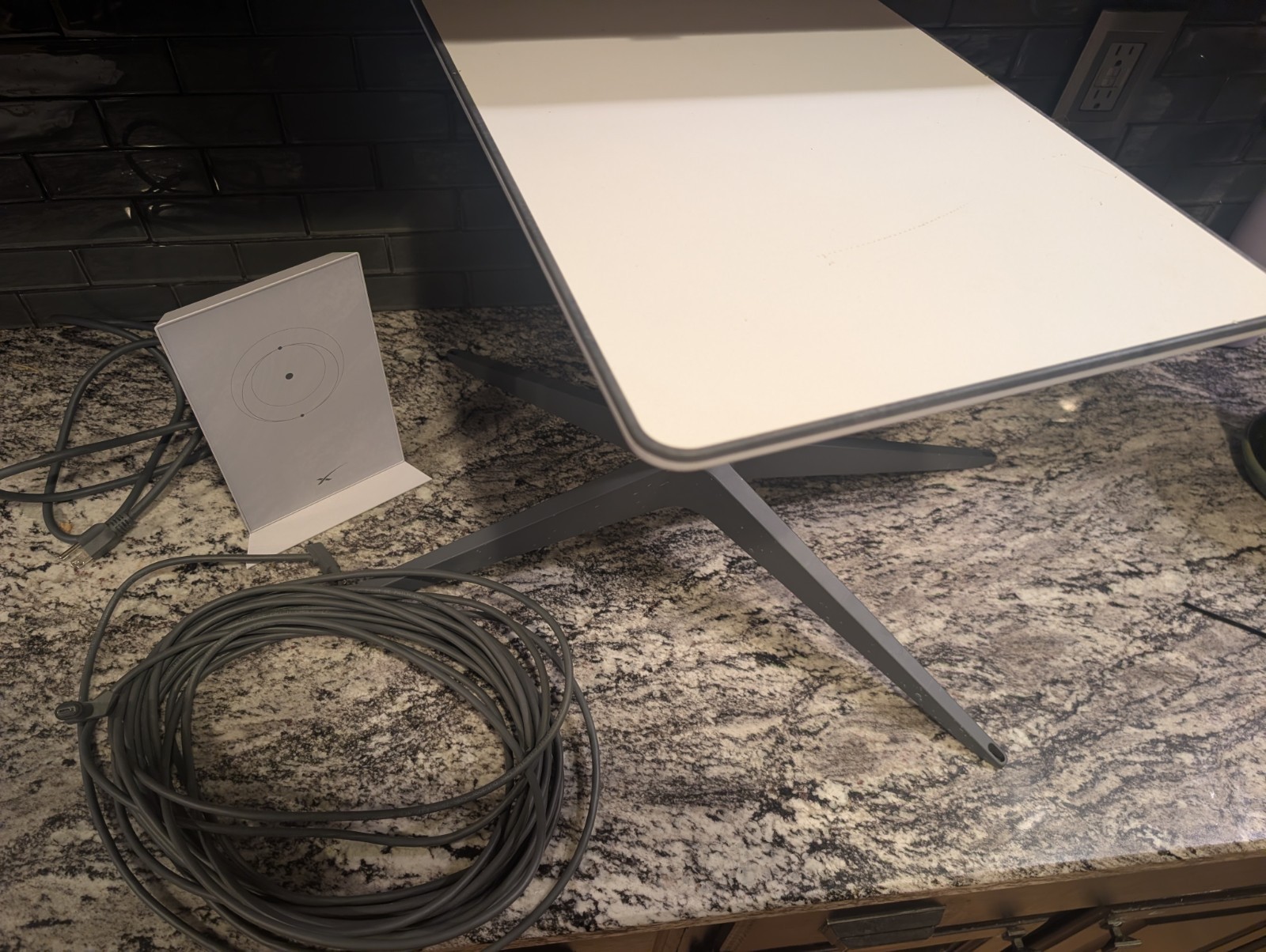 Starlink V2 Satellite Dish Kit/Router & USB-C Cable- UTA-212 & UTR-211,Not Deact