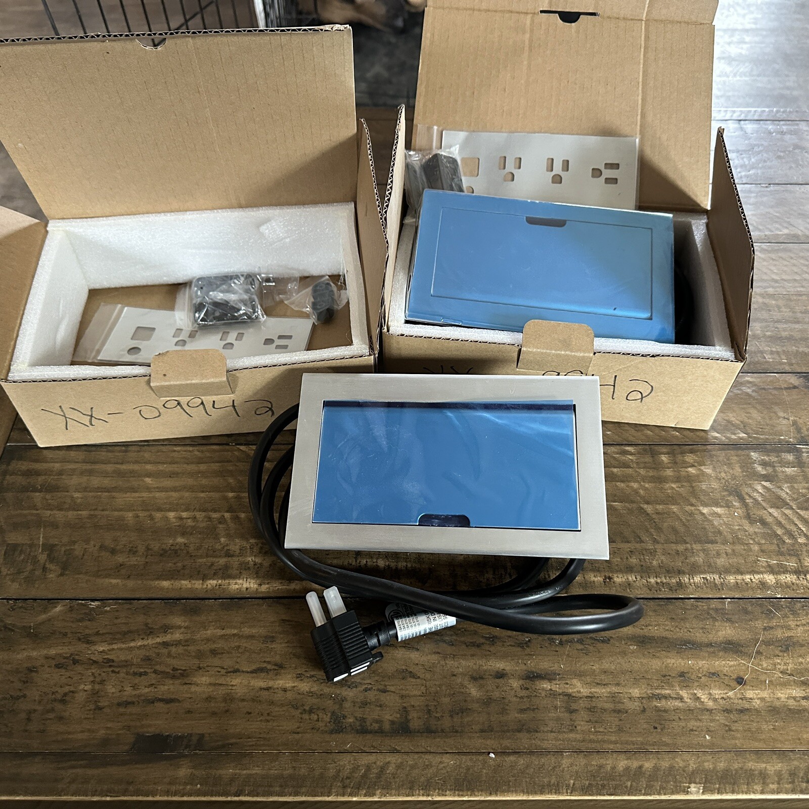 2-New Cubieflip Power Distribution Unit BPECF-S  3 Outlets 2 USB Ports 120v
