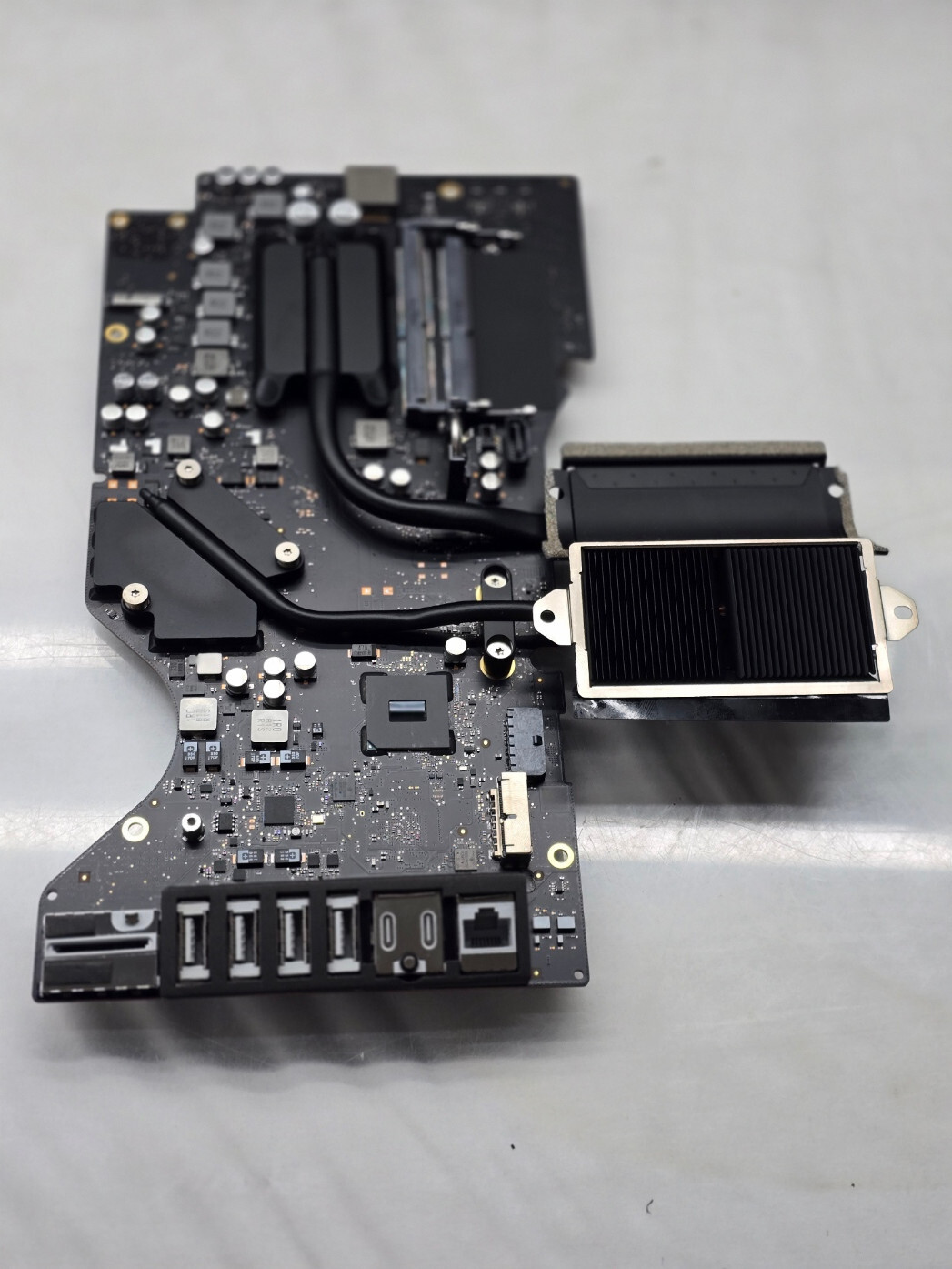 3.0GHz i5-7400, RADEON PRO 555, SSD LOGIC BOARD - iMac 21.5" A1418 4K Mid 2017