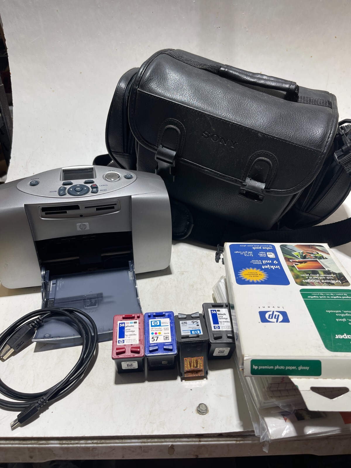 HP Photosmart 230 Inkjet Printer Portable Photo Printer  WOB  Q3000A + Extras
