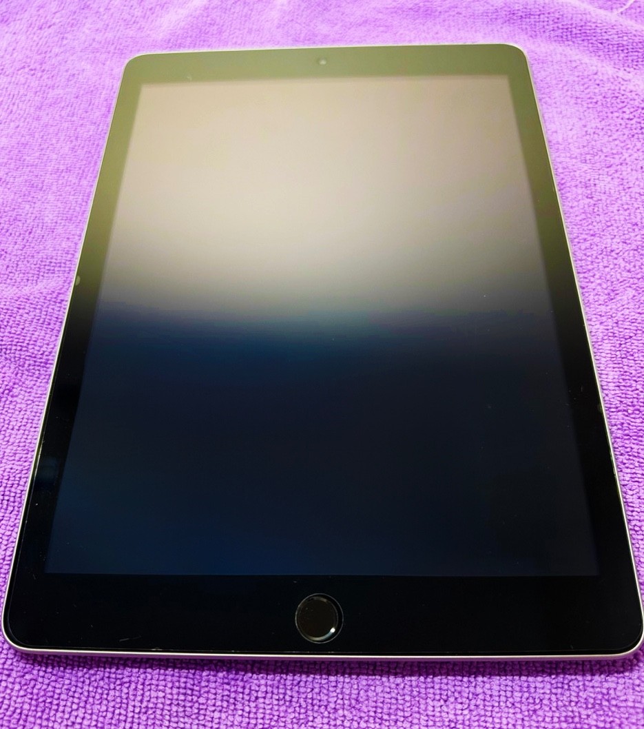Apple iPad 5th Generation 2017 32GB WiFi Space Gray MP2F2LL/A MINT Original Box