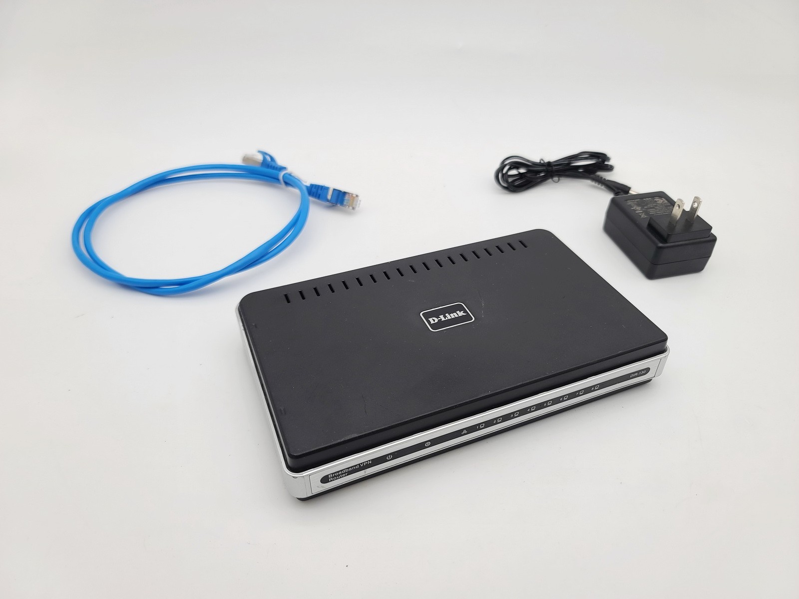 D-LINK DIR-130 NETDEFEND VPN FIREWALL 8 10/100MBPS W/ 8-PORT SWITCH MODEM W SET
