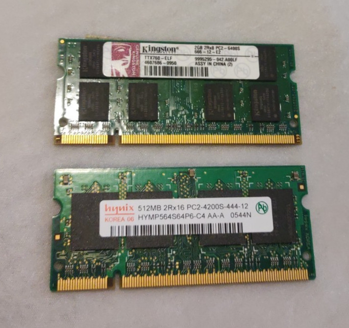 1pc Kingston DIMM2 2gb 2Rx8 PC2-6400s Laptop RAM Memory And 1pc Hynix 512mb...