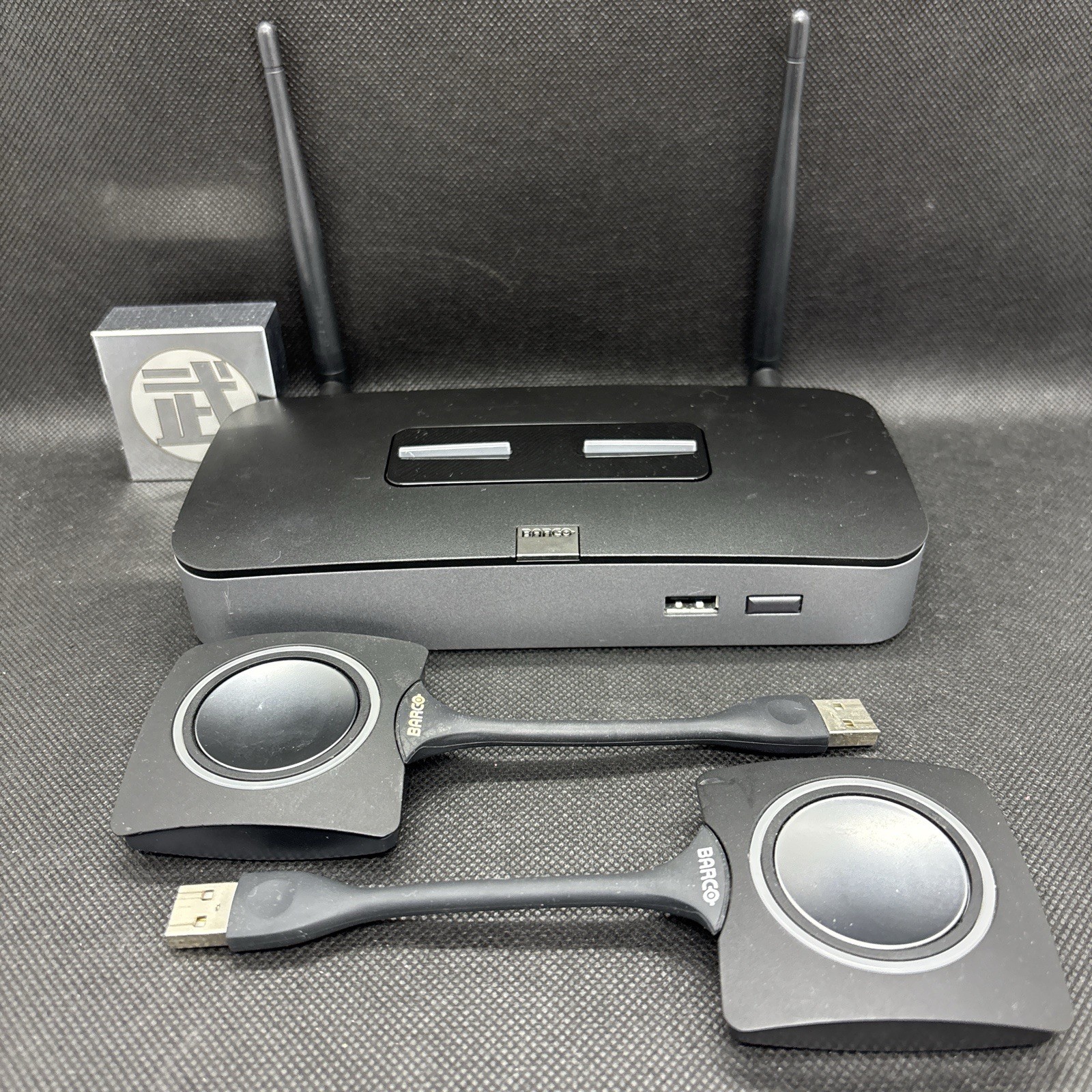 Barco ClickShare CSM-1 R9861017 Wireless Presentation & Buttons R9861006D01 x2