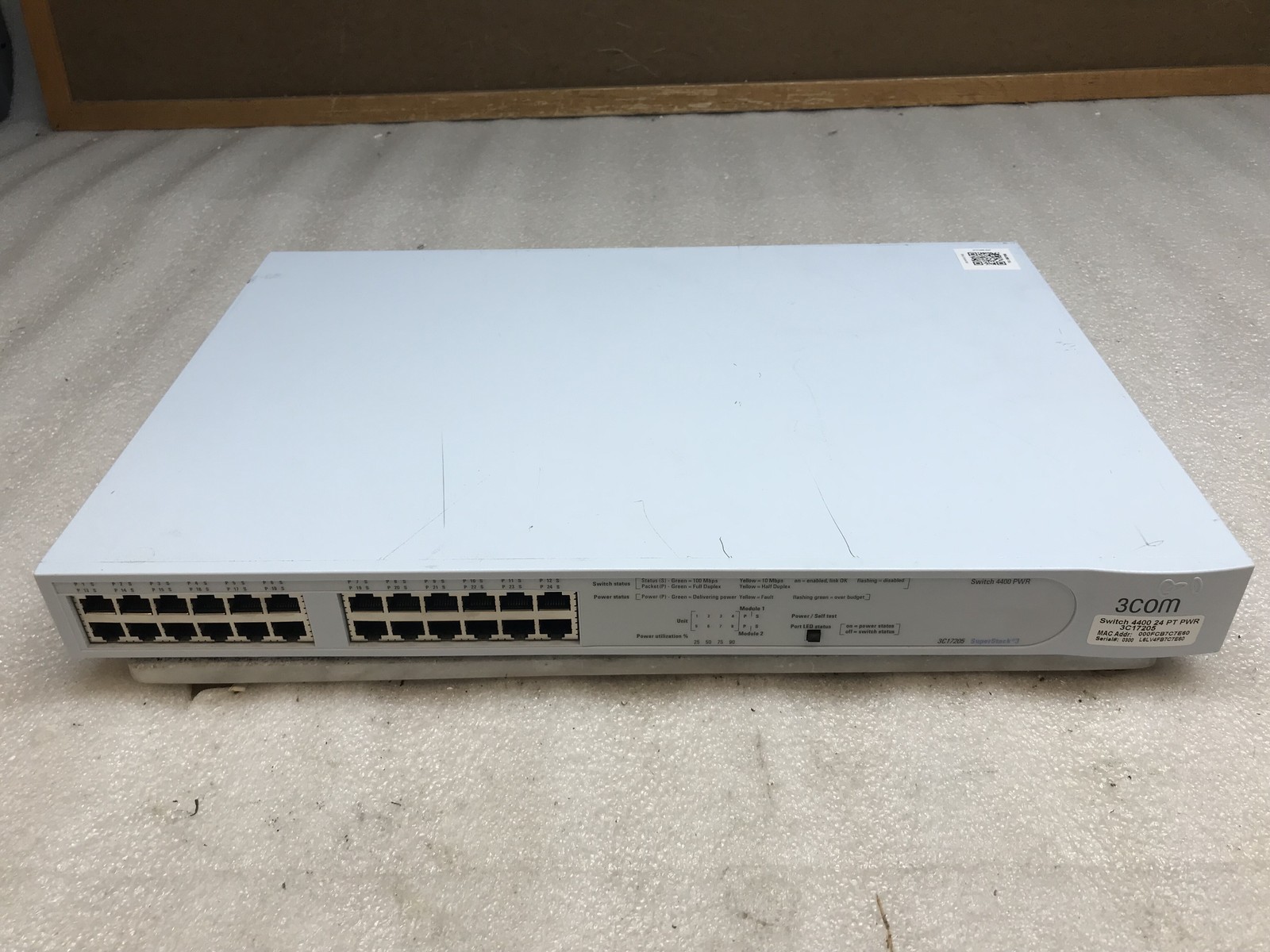 3Com® SuperStack3 24-Port Switch 4400 PWR 3C17205 with Power Cables