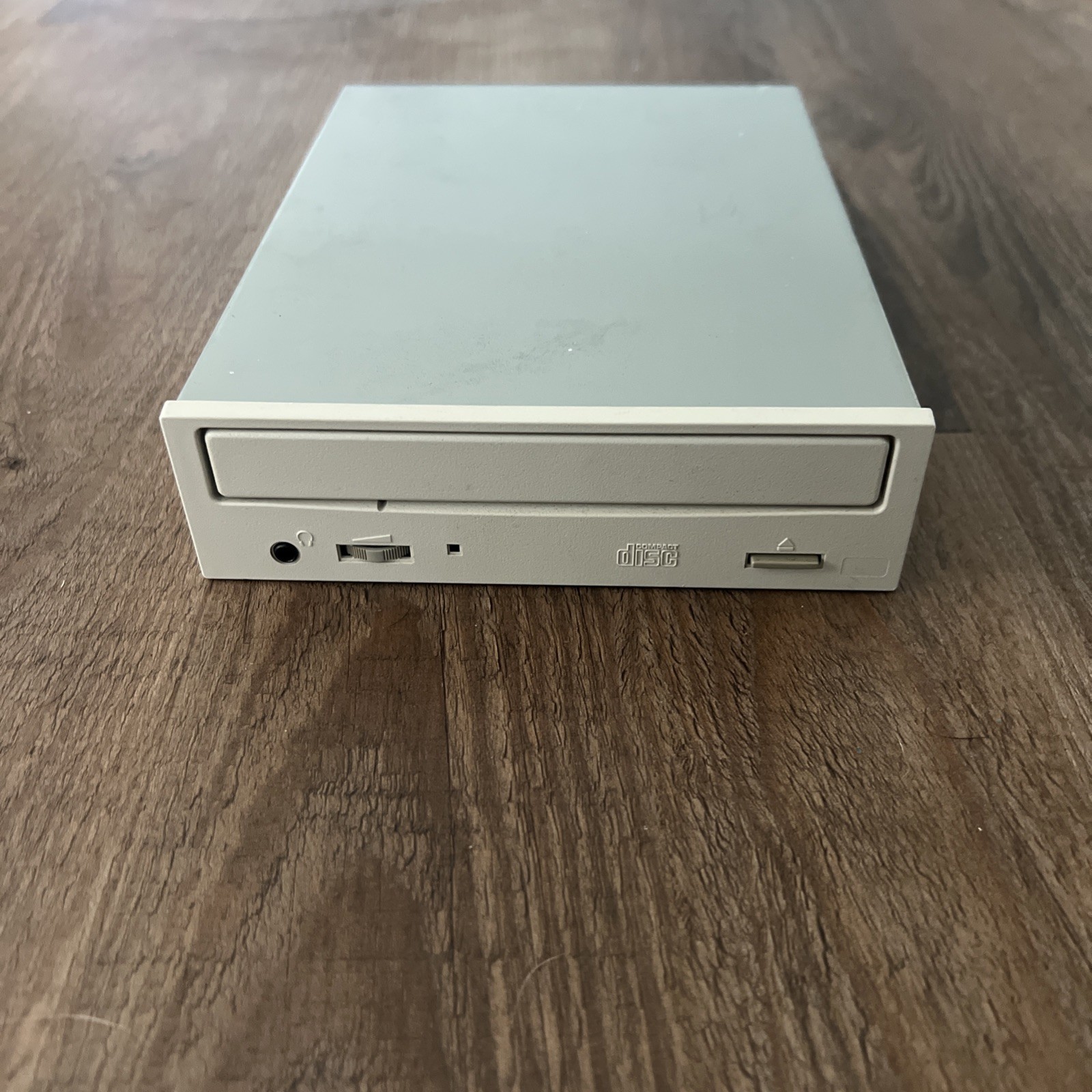 HITACHI Internal CD CD-ROM Drive SATA IDE Optical CDR-8130 Beige