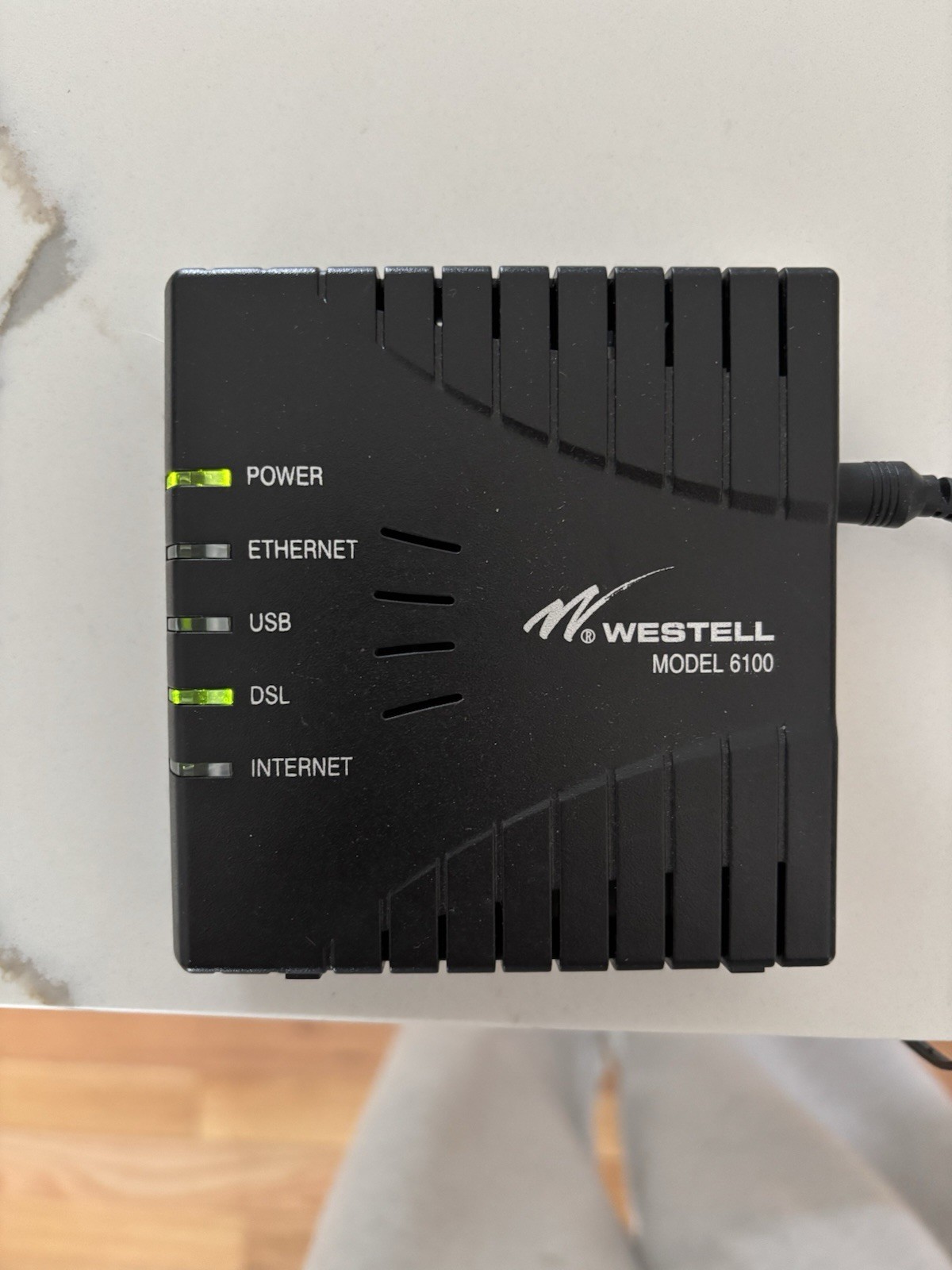 Westell Model DSL2+ Router 6100 E90-610015-06 w/ Power Supply Adapter