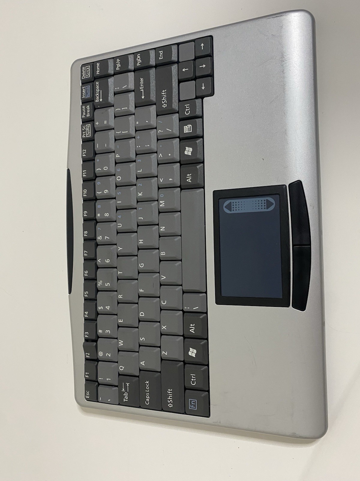 Adesso SlimTouch Mini WKB-4000BB keyboard