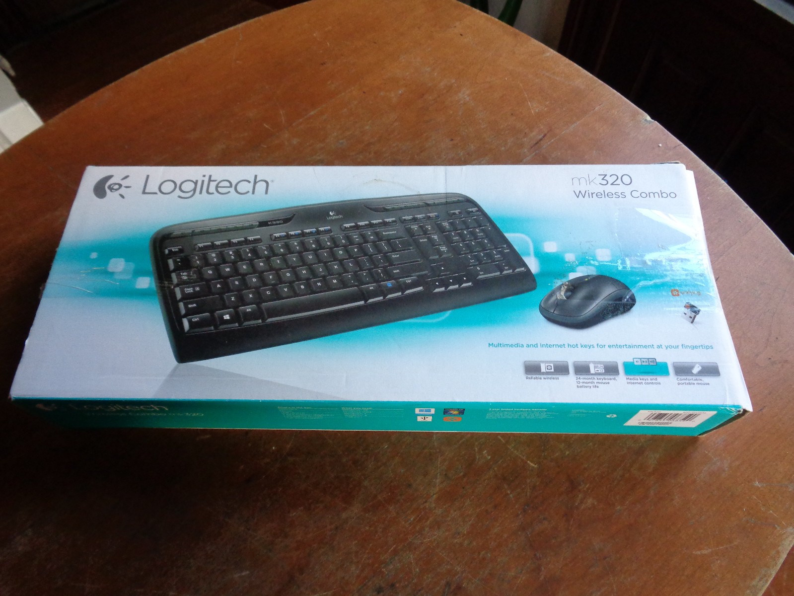 Logitech Wireless Desktop MK320 Keyboard, Mouse & Dongle