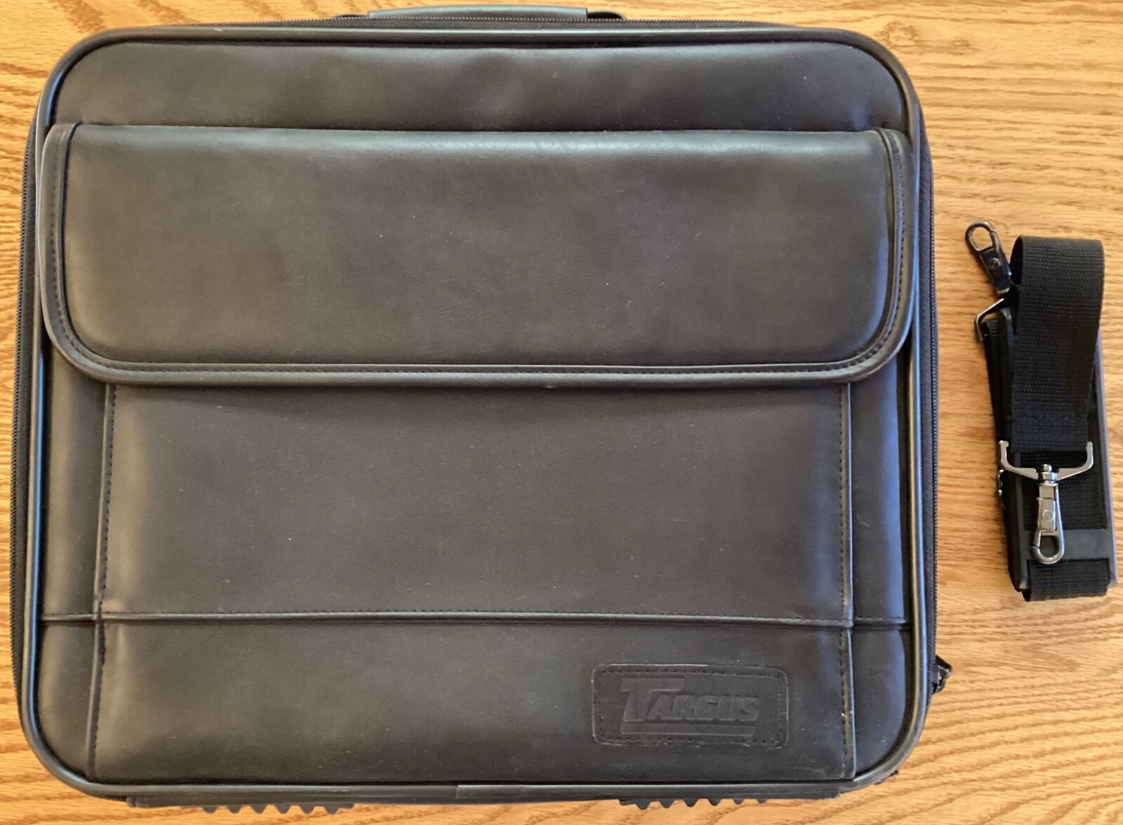 Targus Black Universal Laptop Computer Notebook Case and Strap, Model CUN1/OCU2