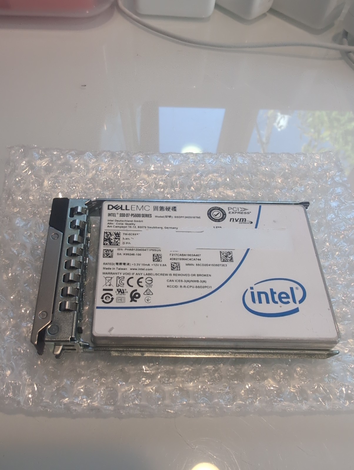 DELL EMC Intel D7-P5600 1.6TB NVMe 2.5'' SSD SSDPF2KE016T9E