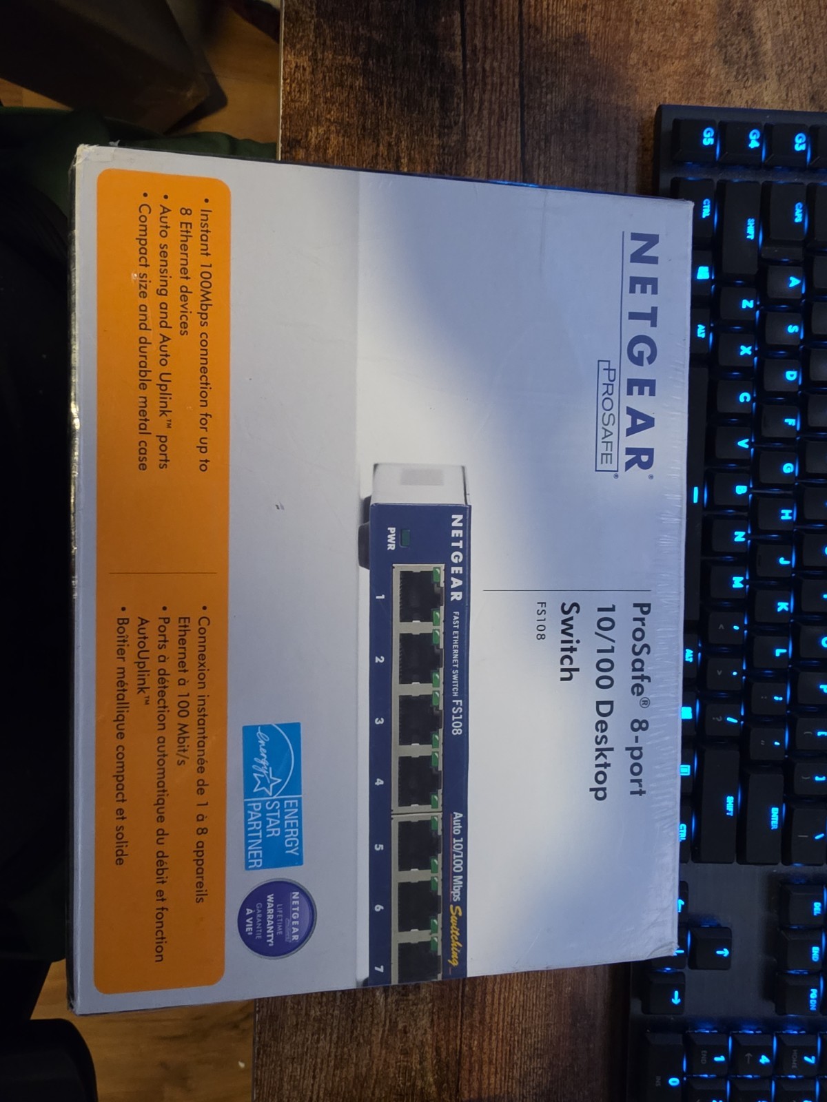 NETGEAR ProSafe FS108 8-Port 10/100Mbps Fast Ethernet Switch NEW