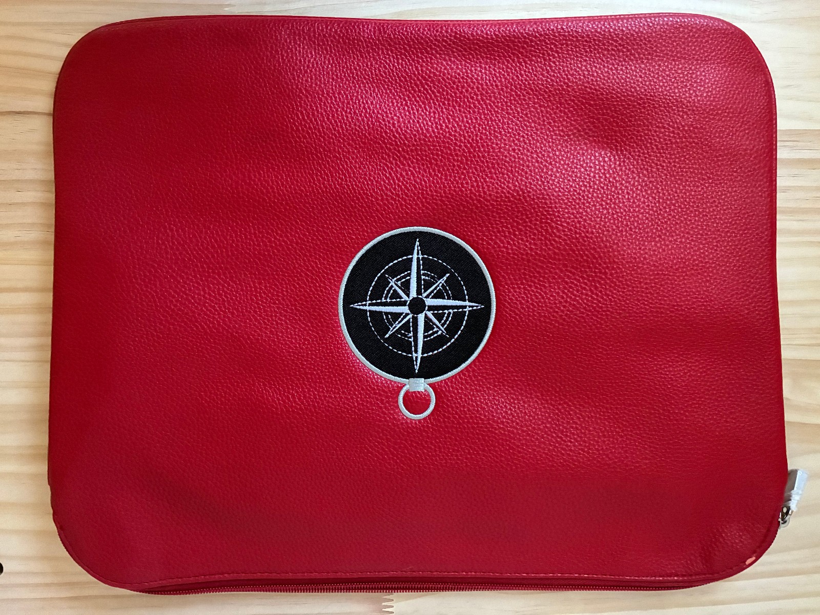 Red LAPTOP SLEEVE / CASE / BAG - 15.5" Red vegan leather - compass rose design