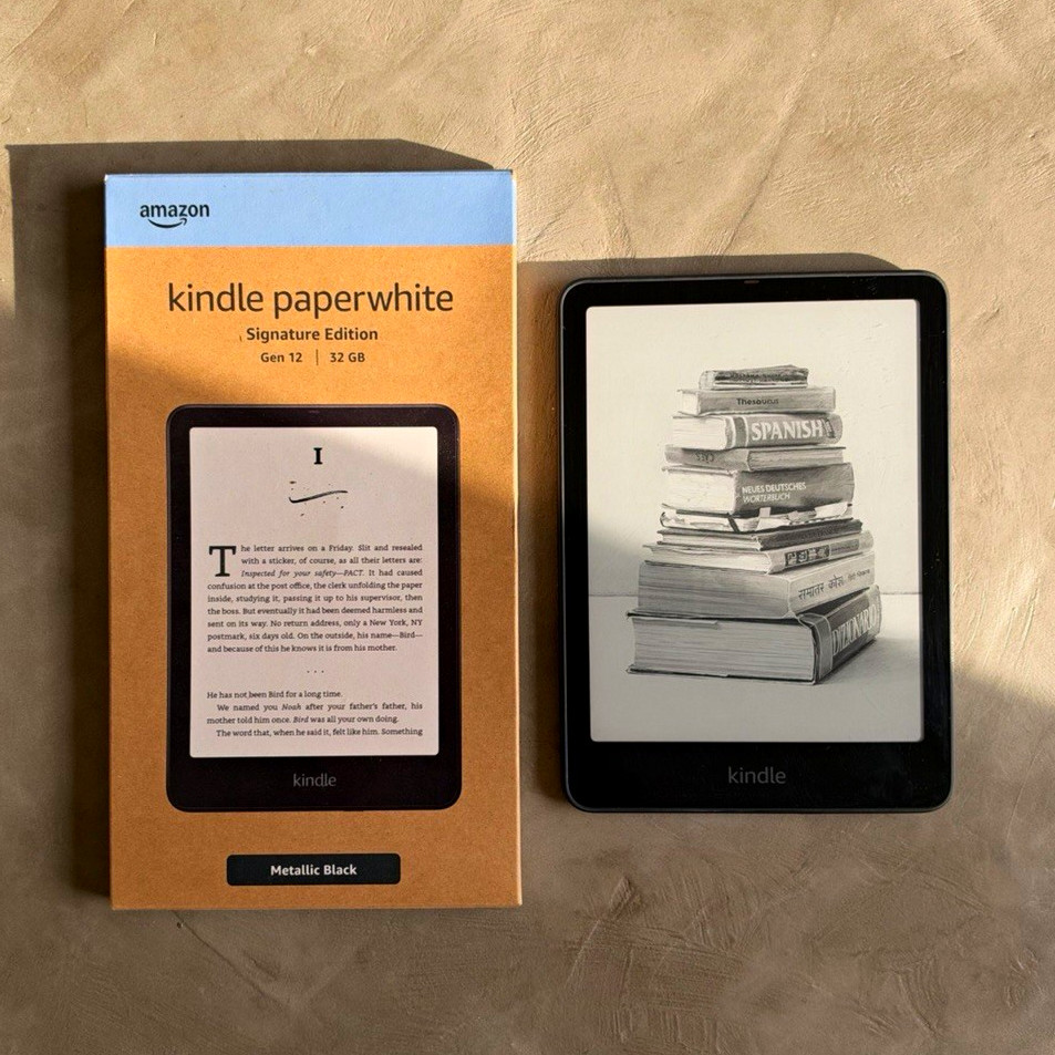 Amazon Kindle Paperwhite Signature Edition (12th Gen) - 32GB - Metallic Black