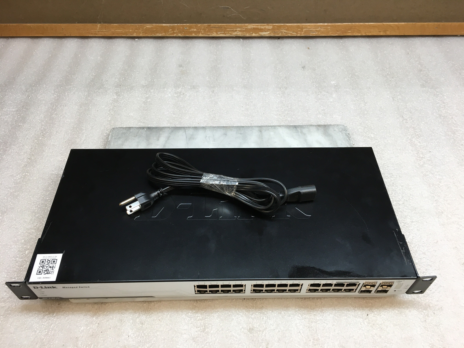 D-Link DGS-3100-24 BGS310024A Managed Network Switch with Rack Ears & PWR Cable