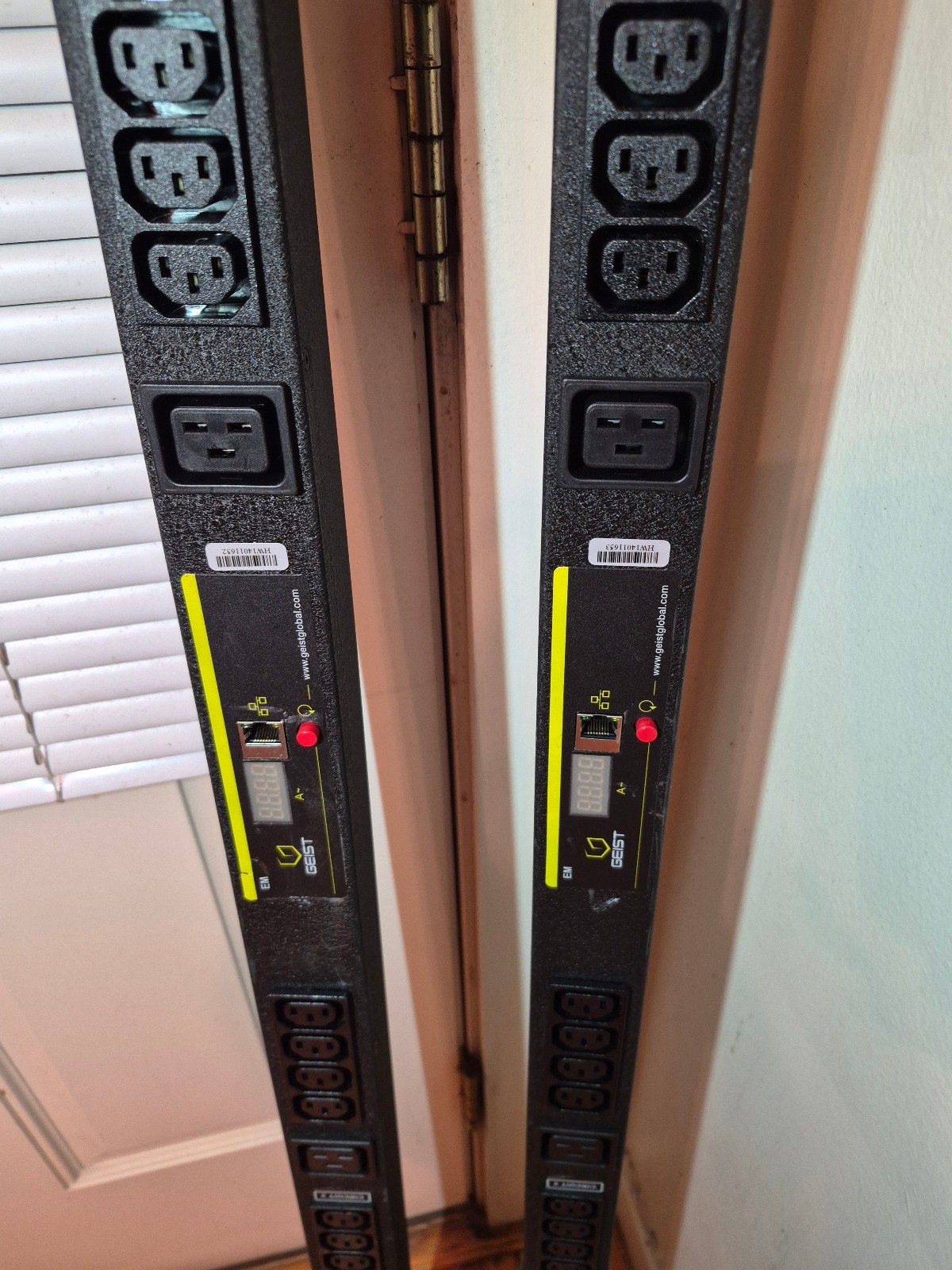 Geist XPB300-103IN6TL6 30-Outlets PDU