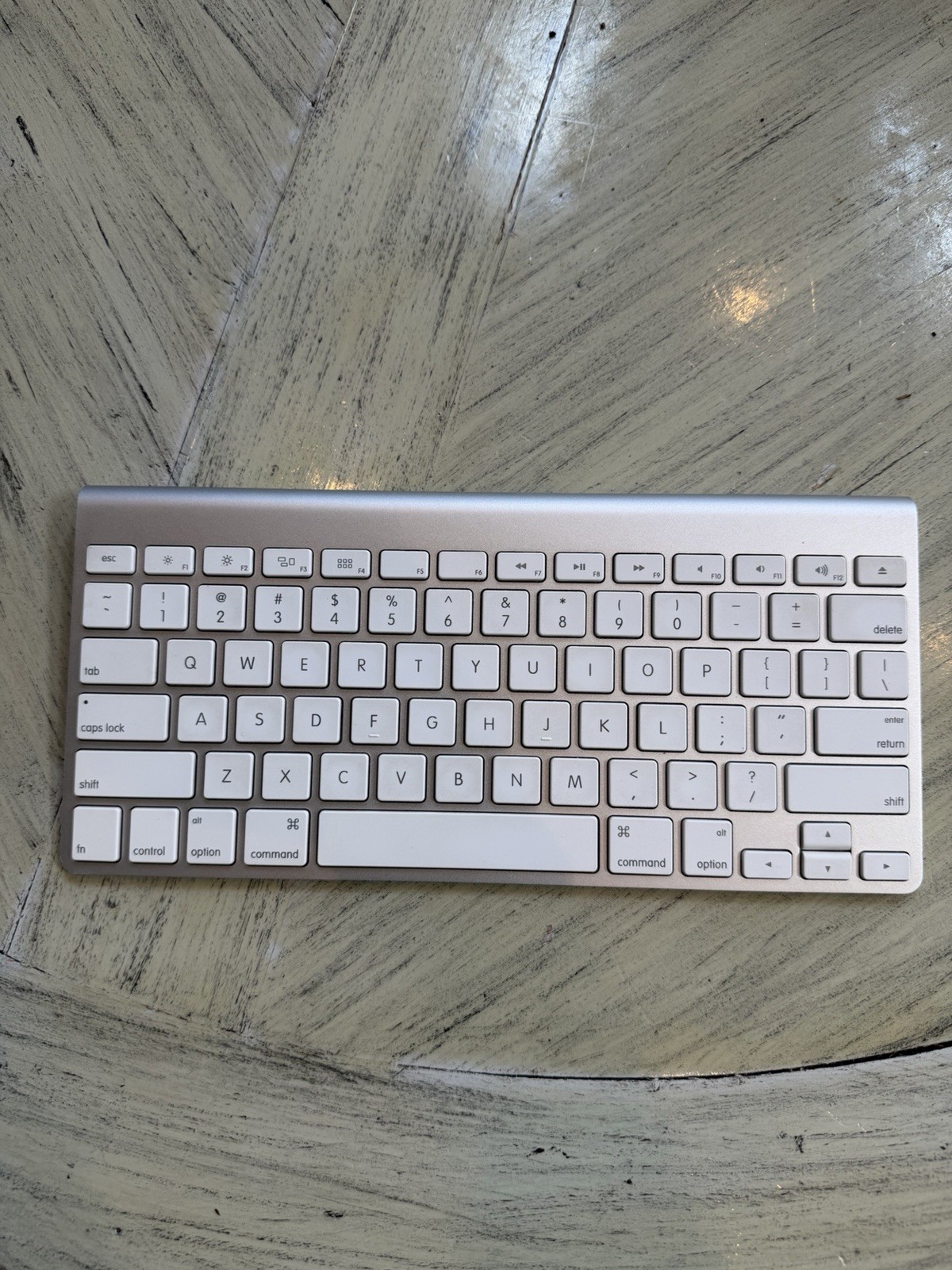 Nice GENUINE Apple Wireless Bluetooth Keyboard A1314 Mac Aluminum Tested Works