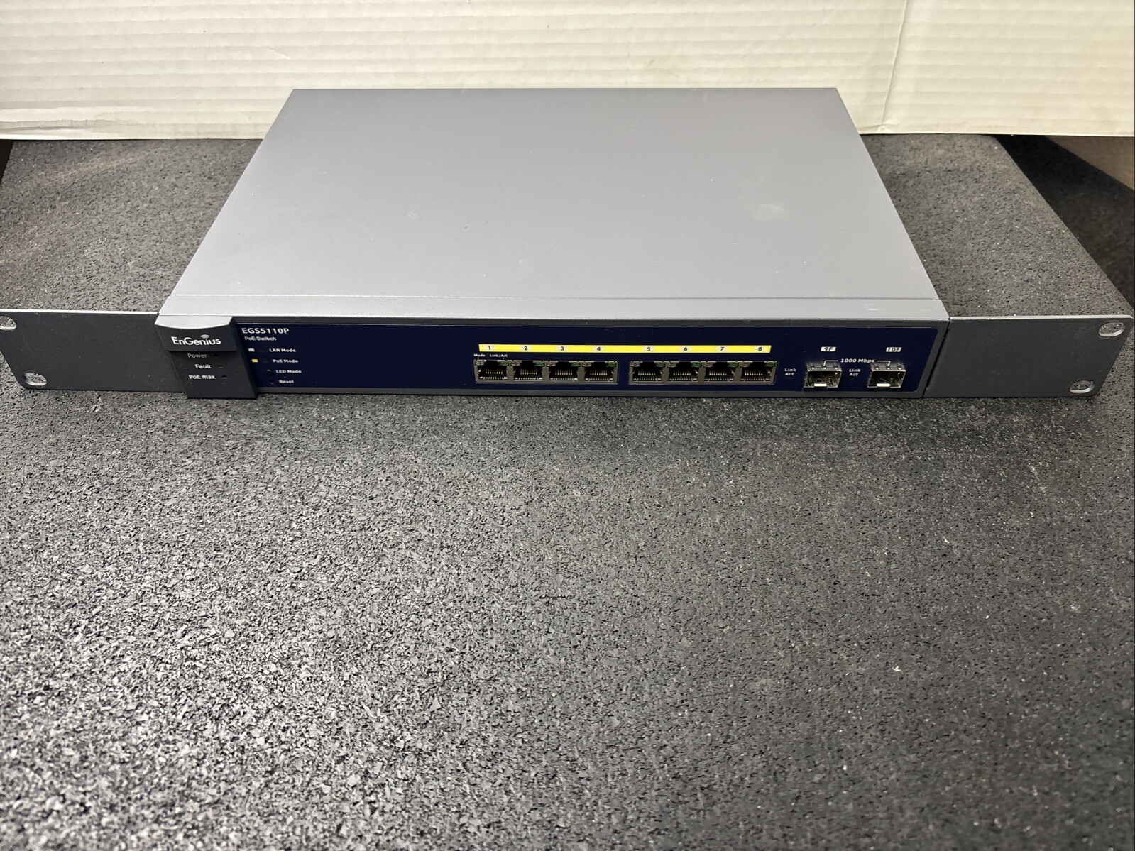 EnGenius 8 port Gigabit PoE Smart Switch w/ Two Gigabit SFP EGS5110P & Rack Ears