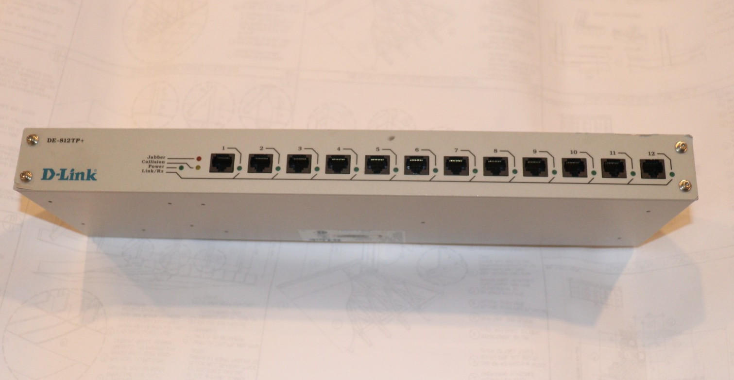 D-LINK DE-812TP+ 12-PORT ETHERNET HUB