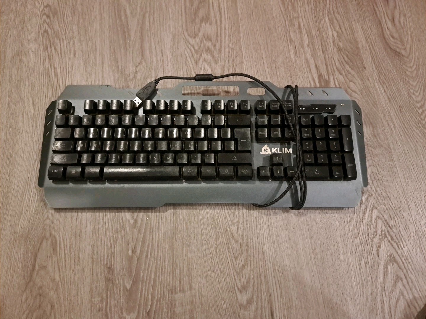 KLIM Lightning USB Wired Gaming Keyboard. Please See Photos 