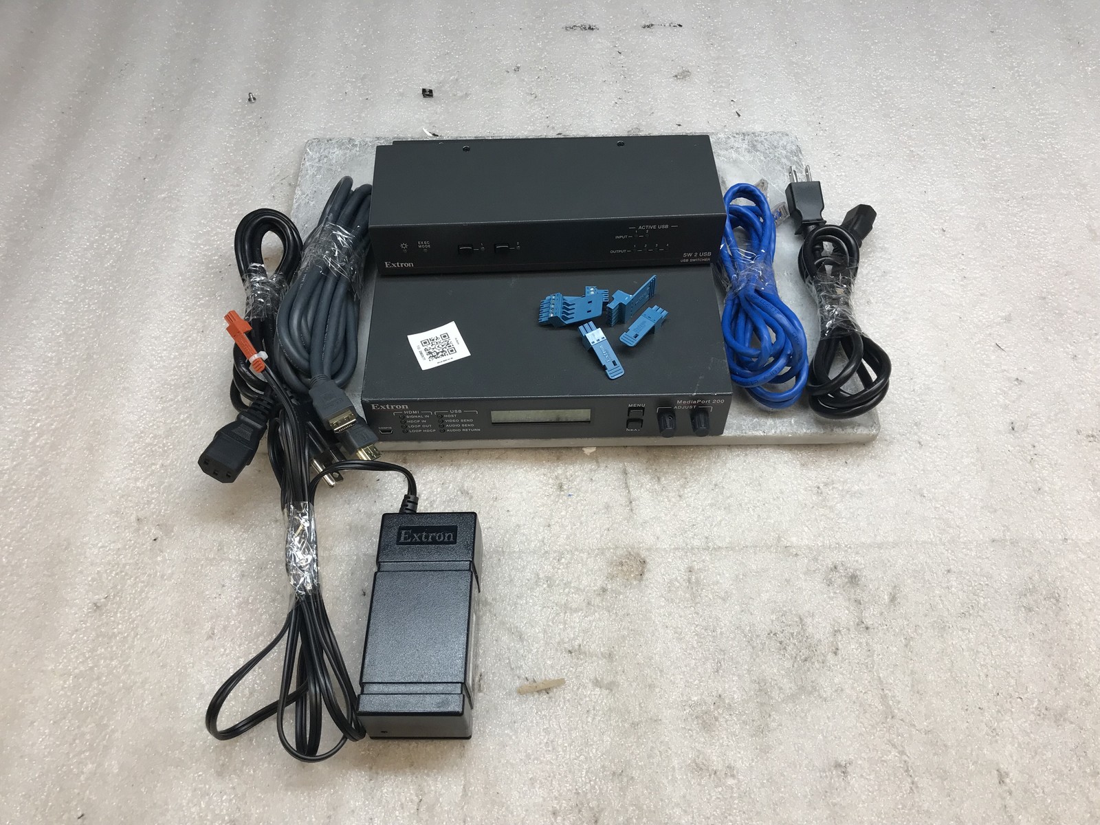 Extron SW 2 USB USB Switcher W/ Extron MediaPort 200 Scaler cables incl