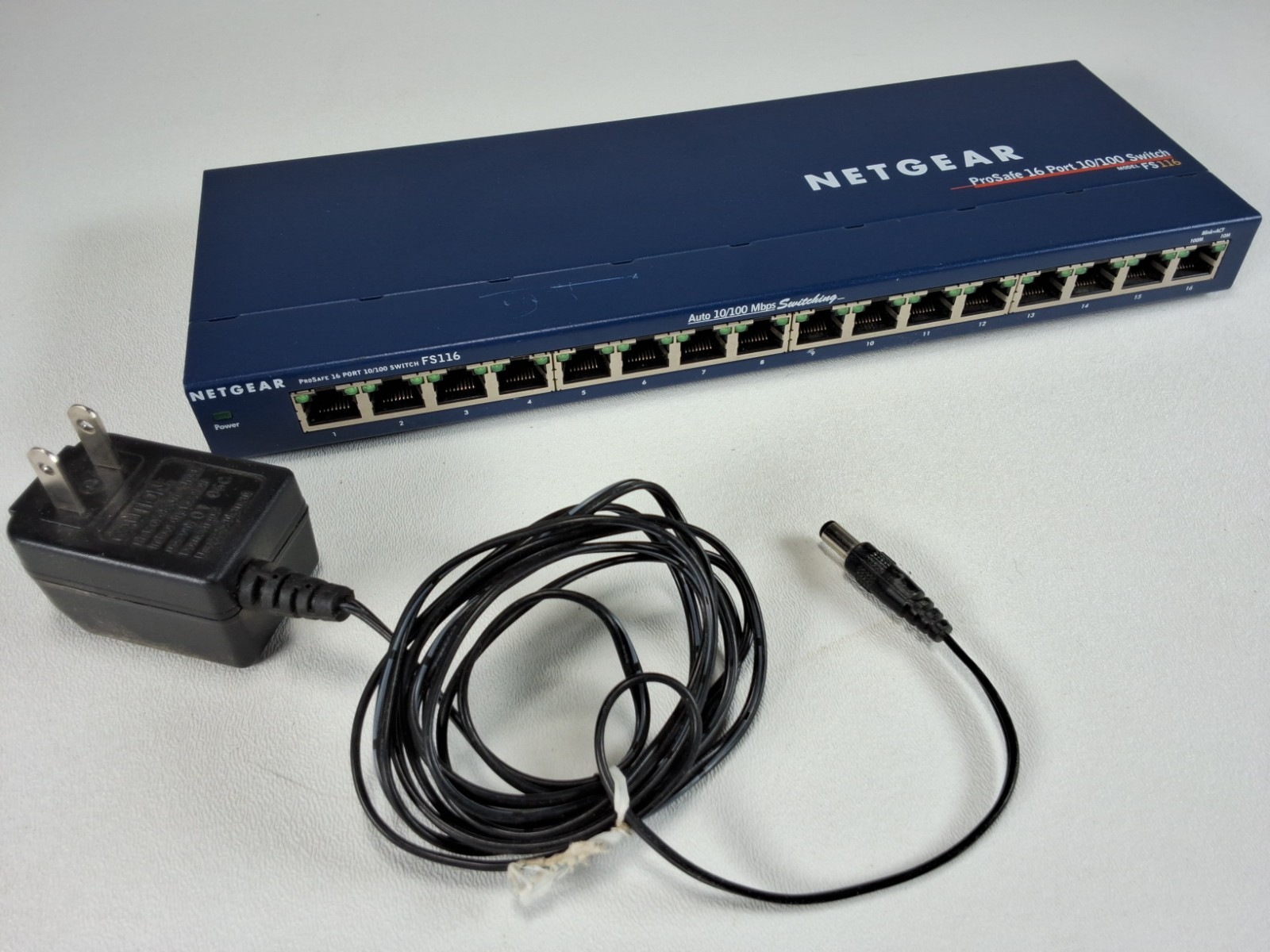 Netgear ProSafe FS116 16 Port Ethernet Switch 10/100 With Power Supply