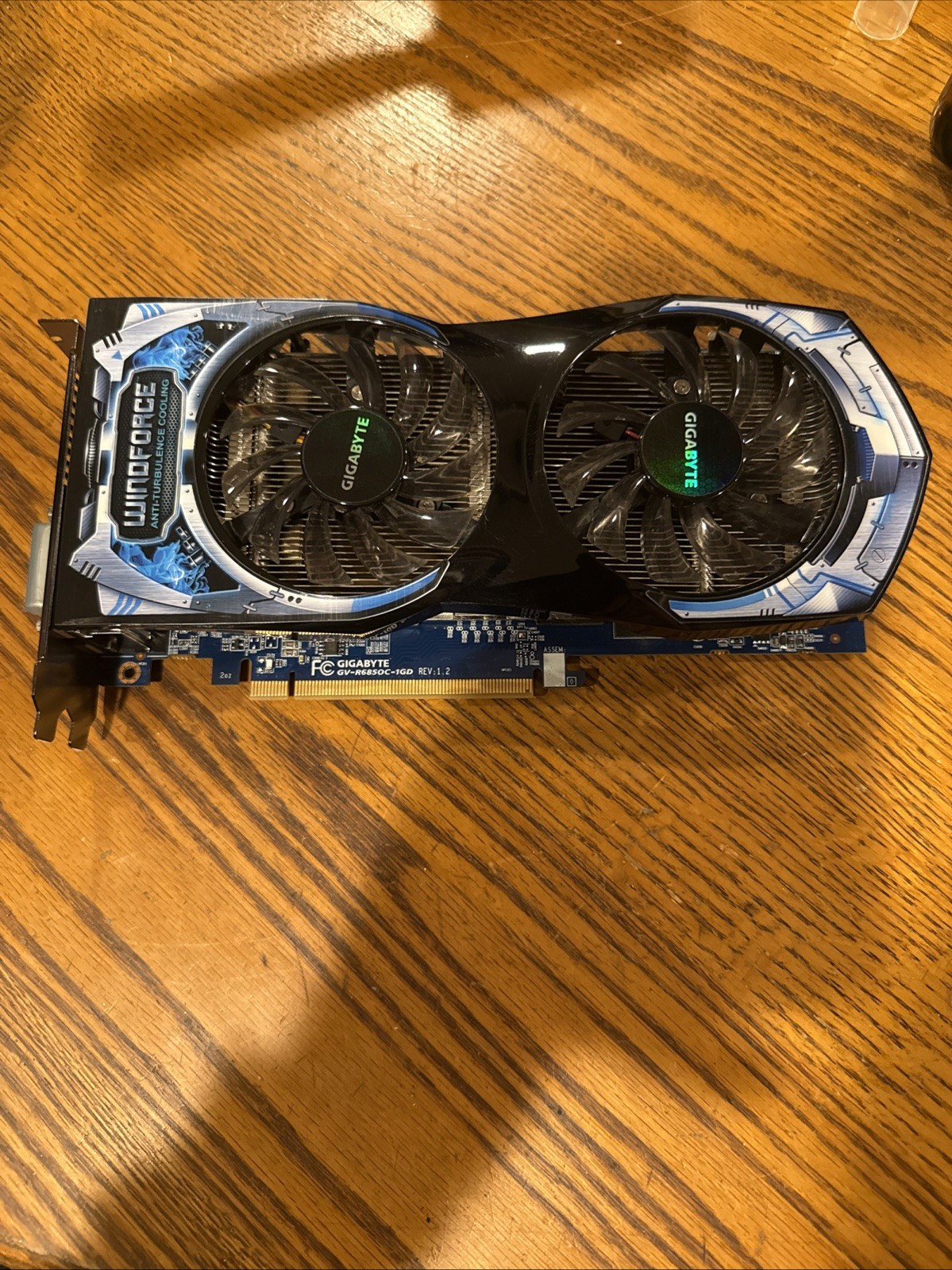 Gigabyte AMD RADEON HD 6850 OC 1GB GDDR5 PCI EXPRESS x16 GV-R6850C-1GD