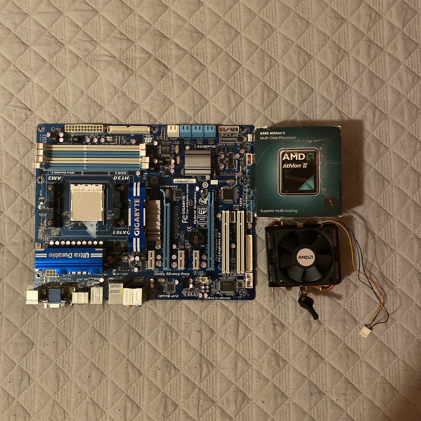 Gigabyte GA-890GPA-UD3H + AMD Athlon II Box & Cooler Bundle - READ DESC