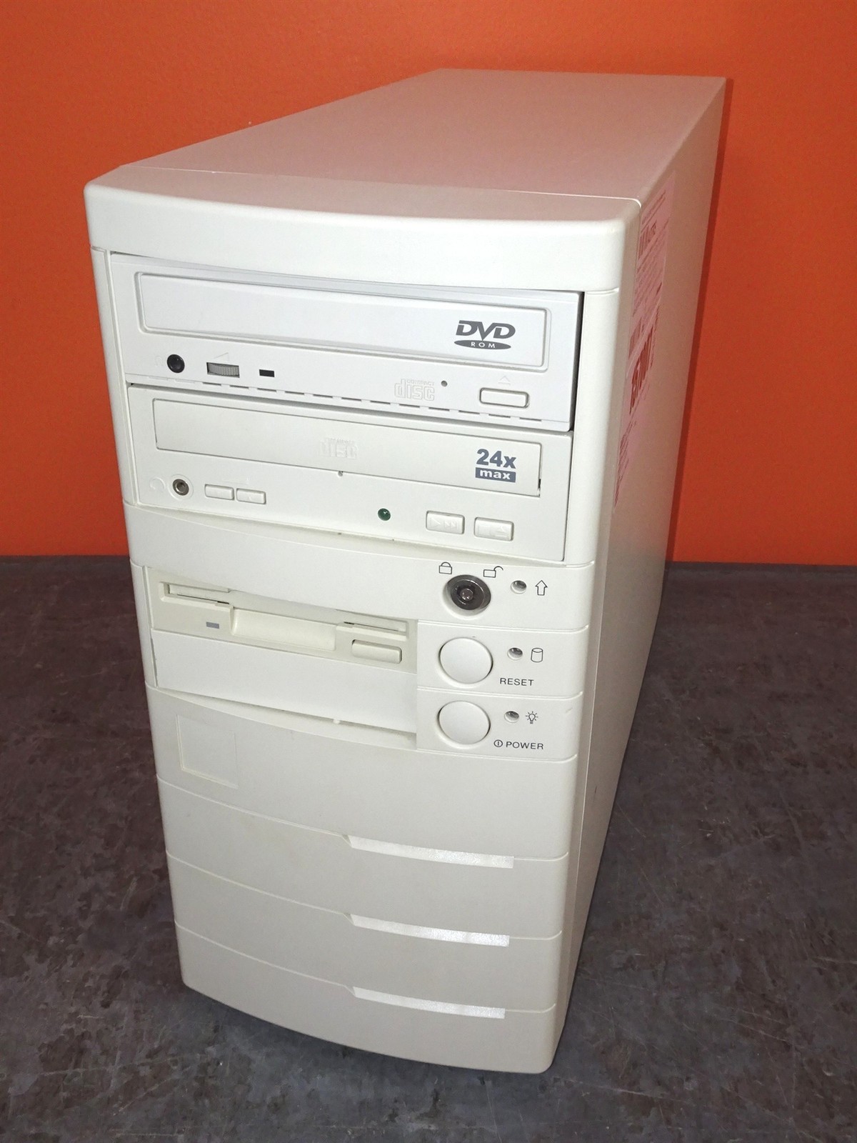 EFA P5V580-AT Mid-Tower Beige PC Pentium-MMX 200MHz 32MB 0HD 