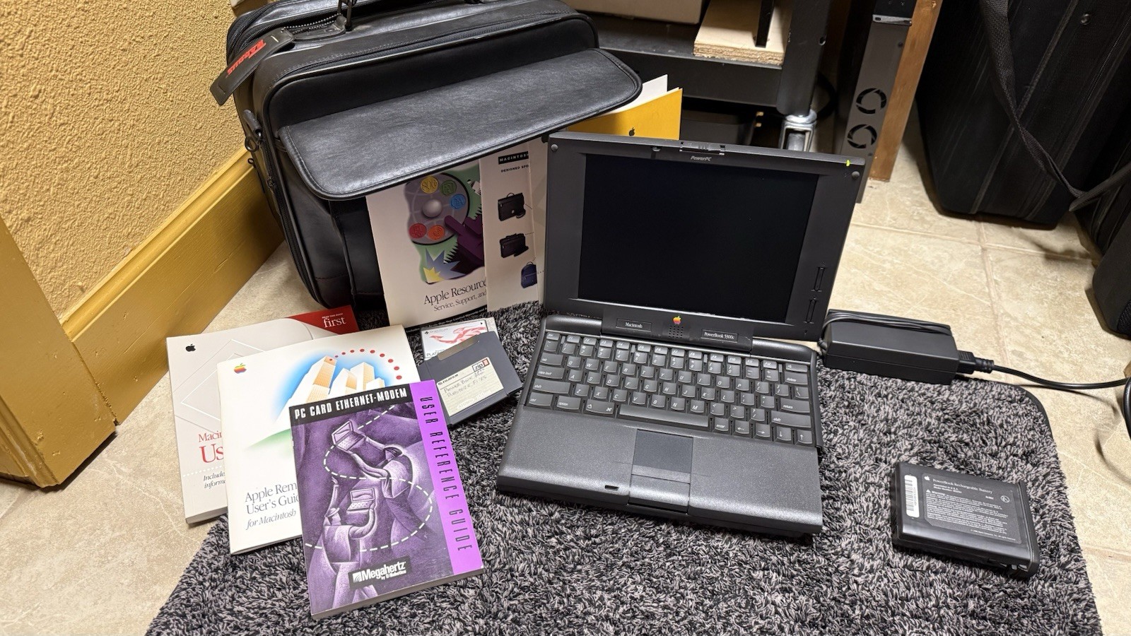 Apple Macintosh 5300C Powerbook, Charger, Accessories, NOT WORKING