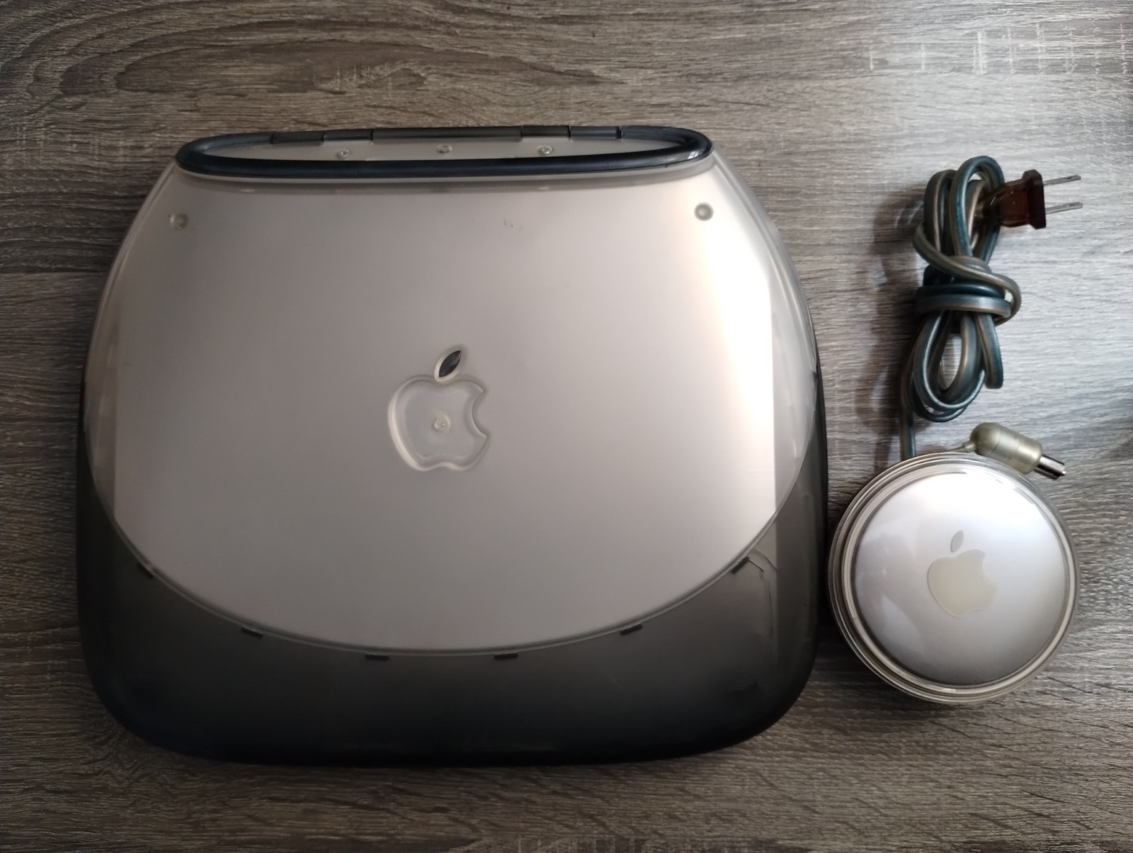 Vintage Apple iBook G3 Clamshell Graphite M2453 Mac OS 9 Working Charger Bundle 