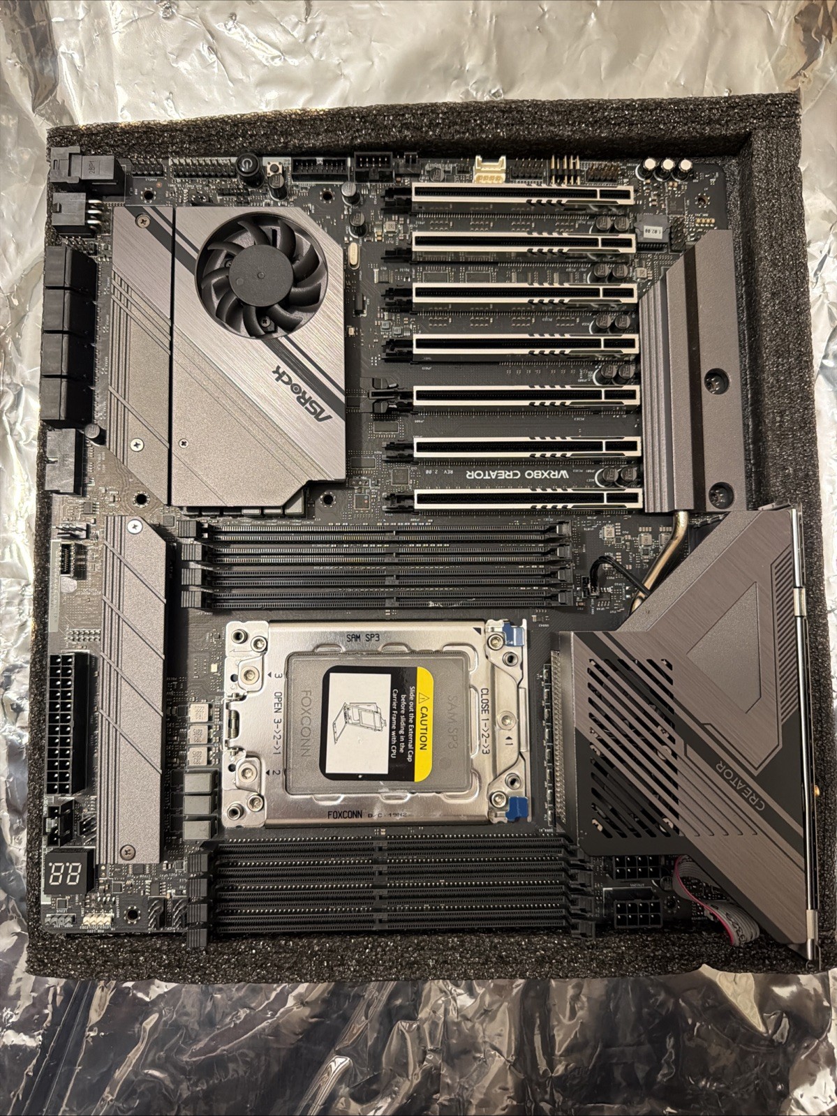ASRock WRX80 Creator R2.0 Motherboard. PARTIALLY WORKING / READ DESCRIPTION