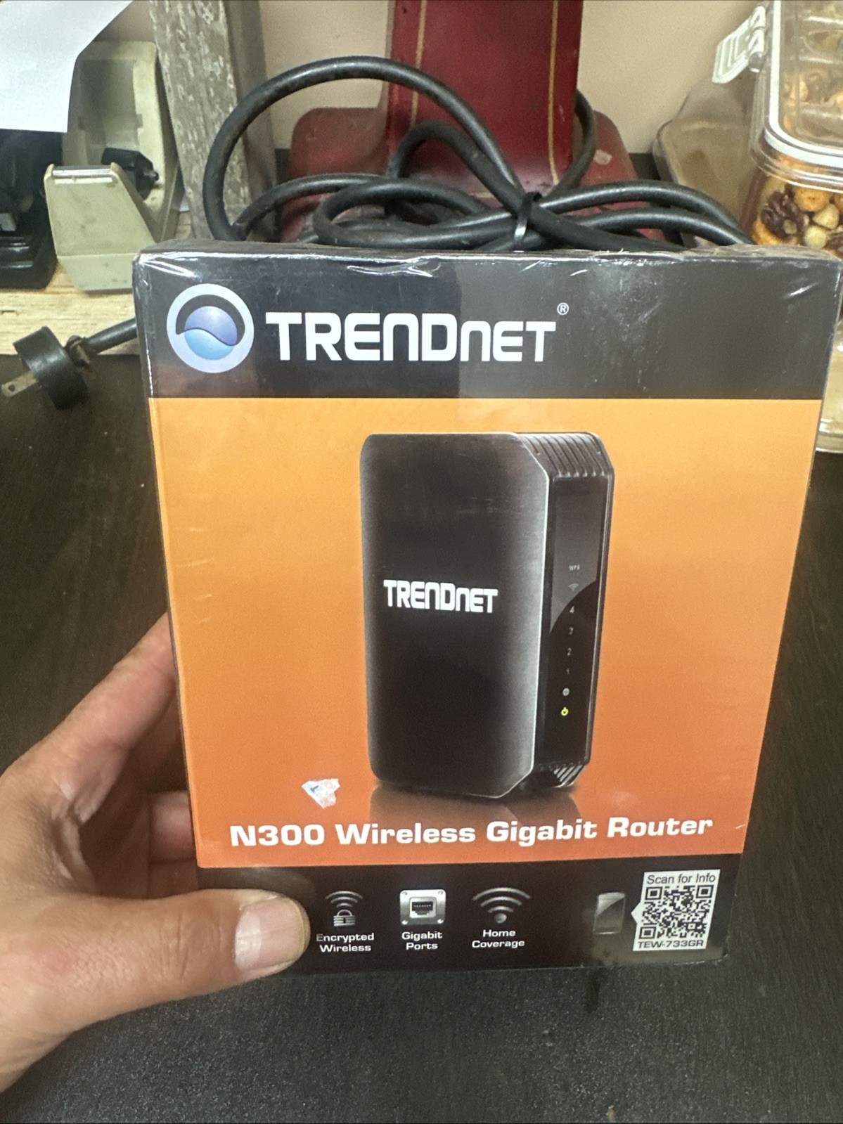 TRENDnet N300 Wireless Gigabit Router TEW-733GR 300 Mbps Brand New