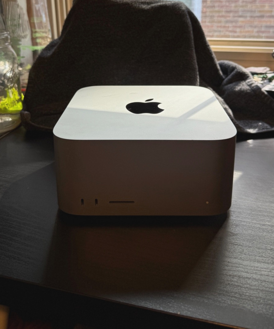 Mac Studio 2022 -- M1 Ultra -- 20-Core CPU 48-Core GPU (64GB, 1TB) Excellent