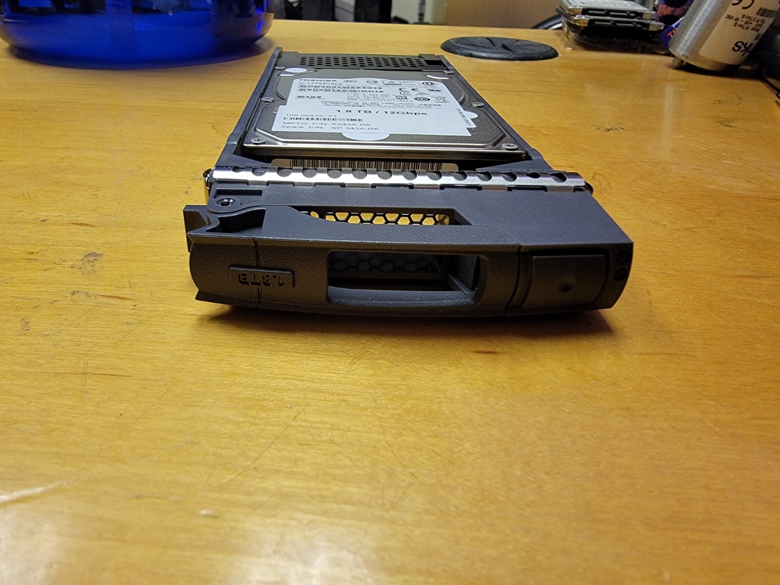 X426A-R6 NetApp 1.8TB 10K 12Gbps SAS III 2.5" HDD Hard Disk Drive with tray