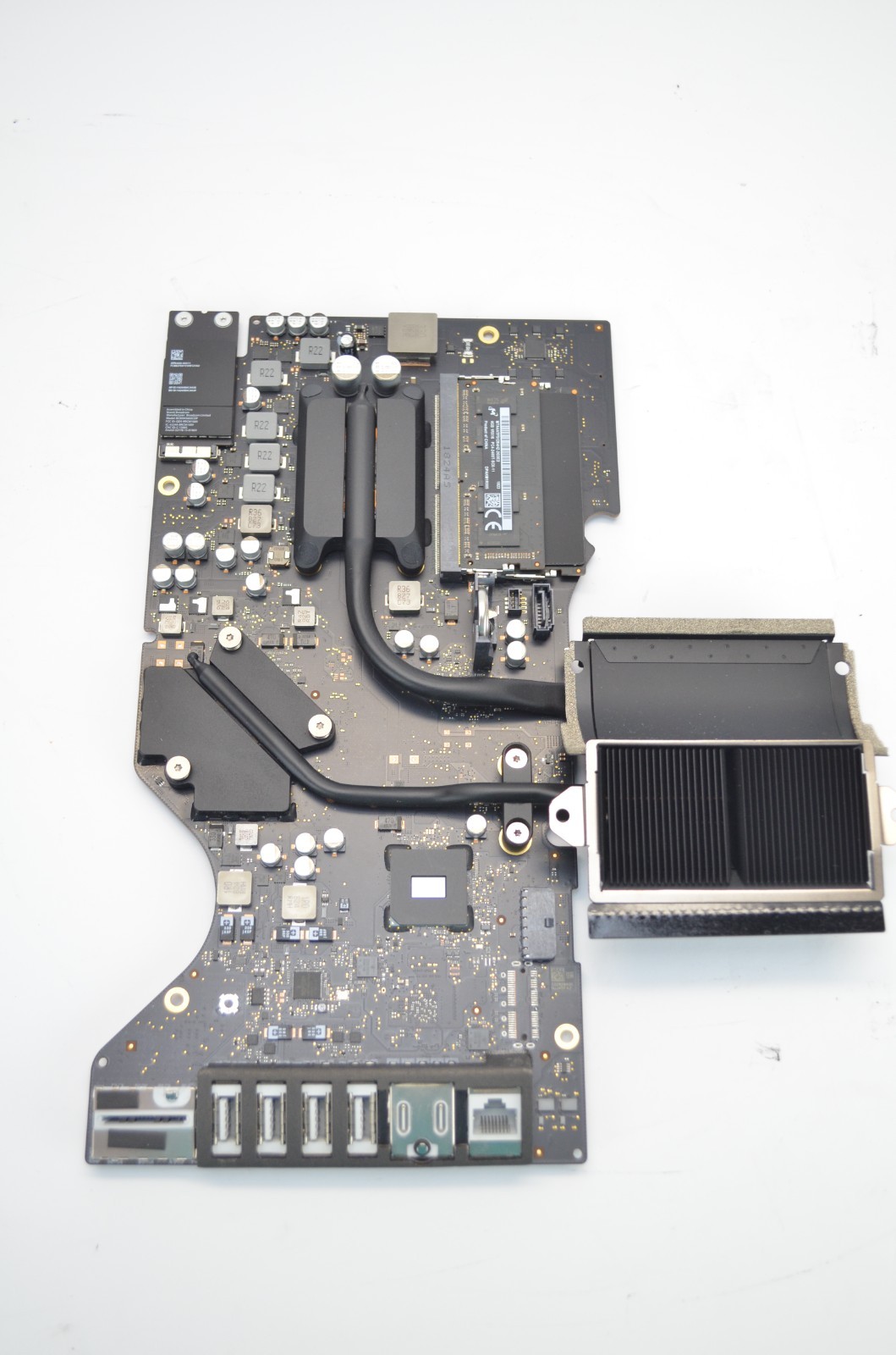 Apple iMac 21.5" 4K 2017 Logic Board i5-7400 3.0GHz Radeon Pro 555 820-01061-A