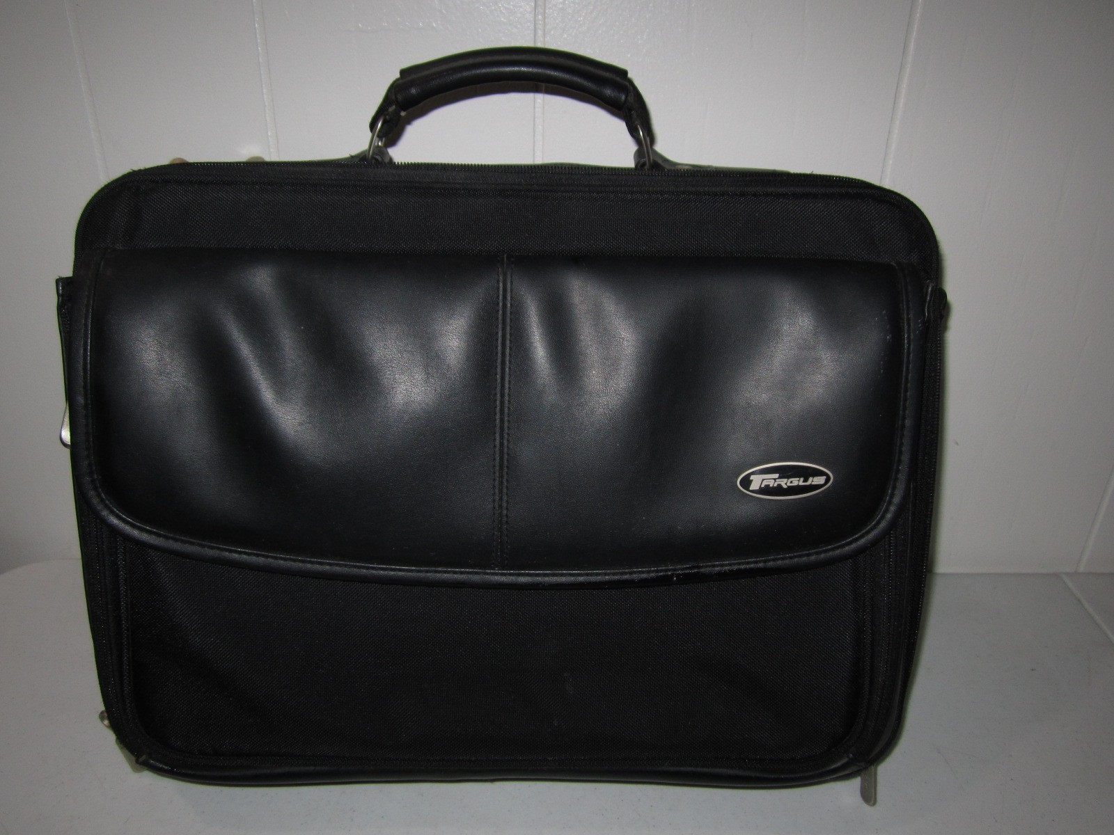 Targus Large Computer Bag Carrying Case Briefcase Laptop Notebook Leather 15 in