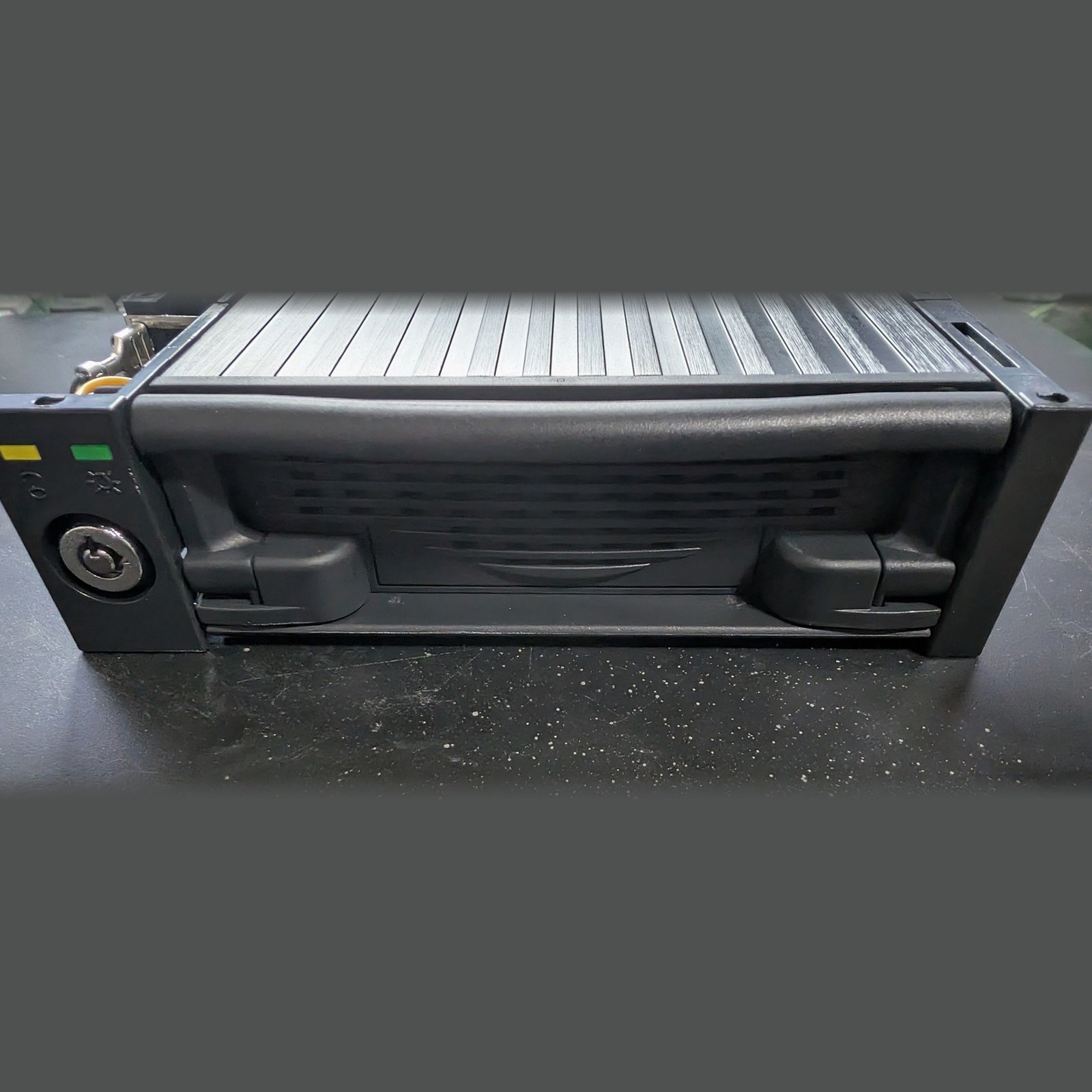 IDE Removable Hard Drive Mobile Rack w/ Key 5.25 Bay 50-Pin Tray + Maxtor 40GB
