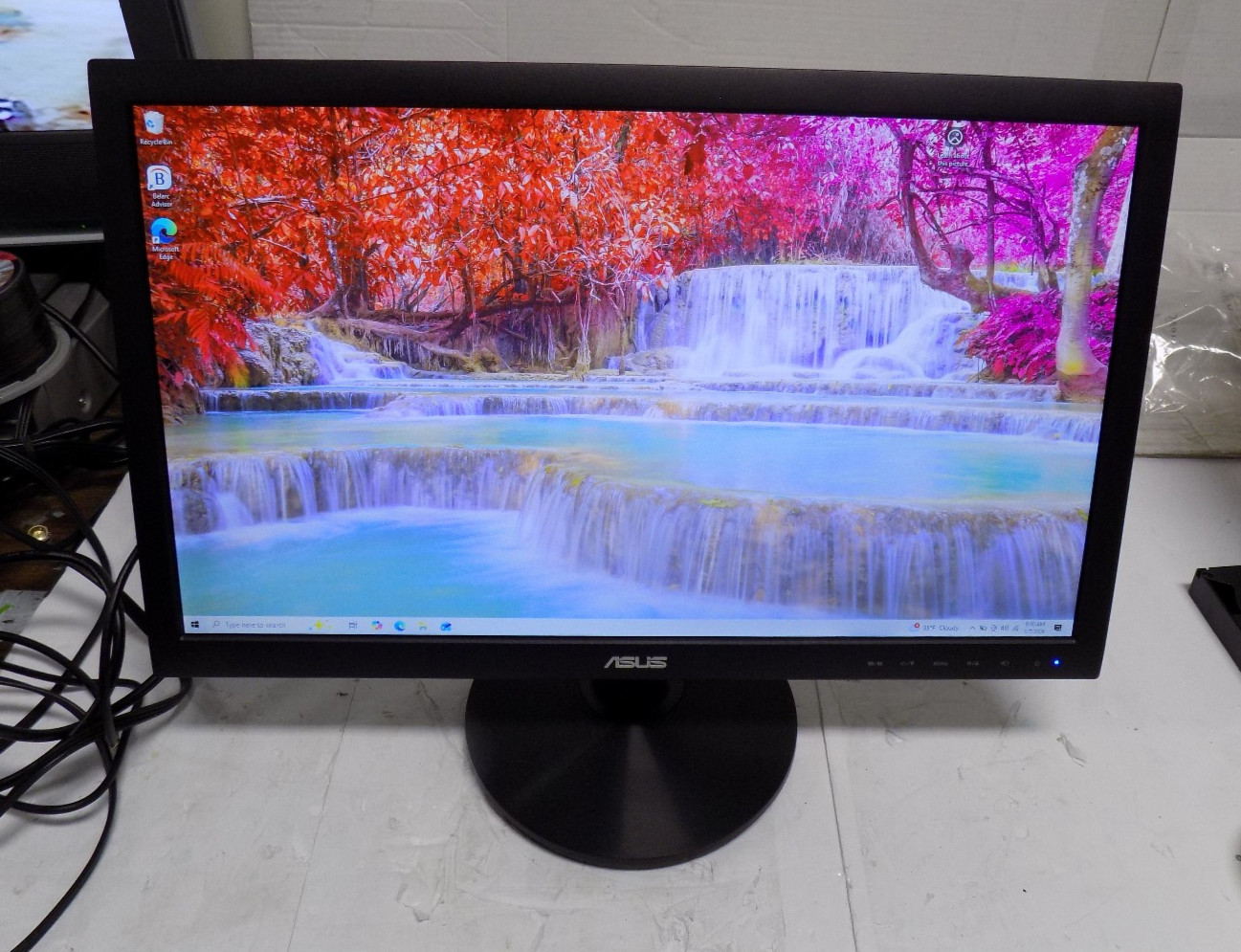 ASUS VS228 21.5'' LED LCD Monitor with Power Cord