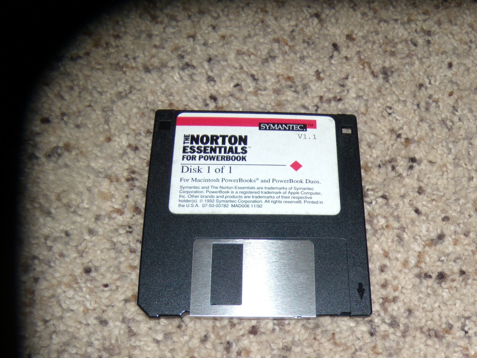 The Norton Essentials for Powerbook on 3.5" disk - Macintosh program