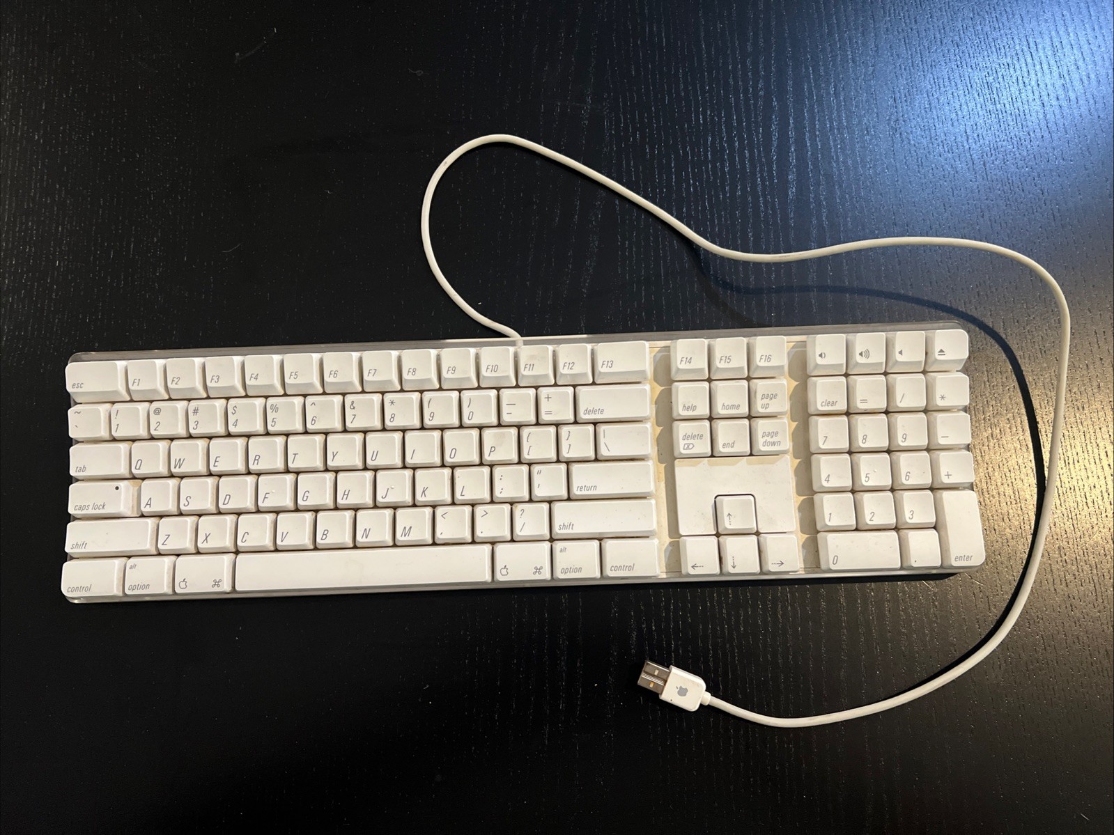 2003 Apple A1048 Wired Keyboard