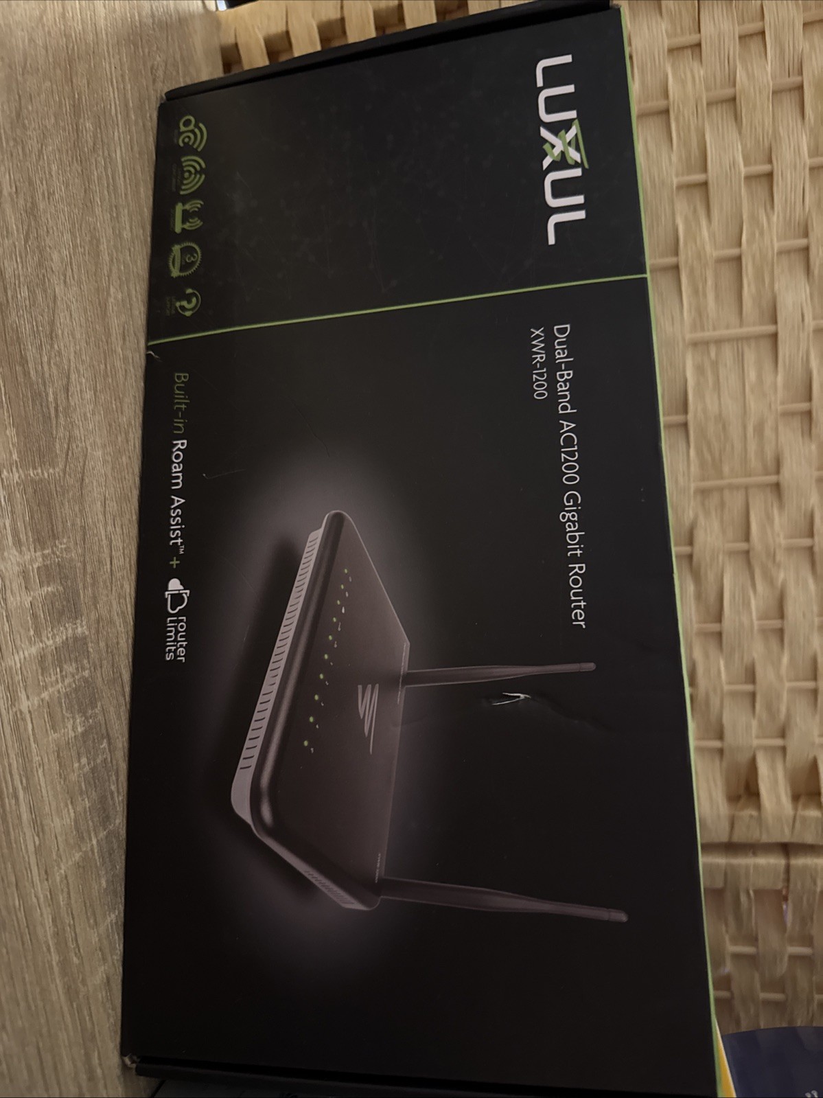 Brand new Luxul Dual-Band AC1200 Gigabit Router XWR-1200 802.11ac