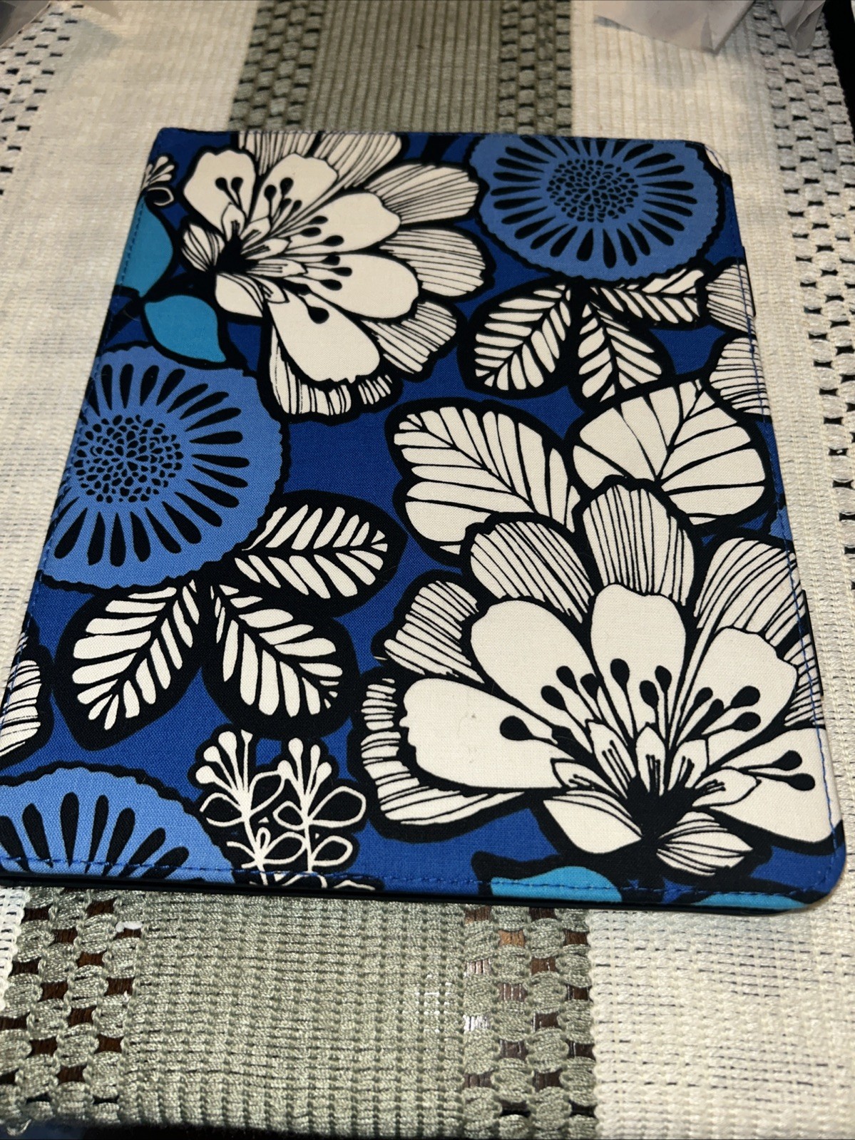 Vera Bradley iPad 2/3 Snap On Case Shell Blue Bayou Holds Approx 10”x8” Pad NEW