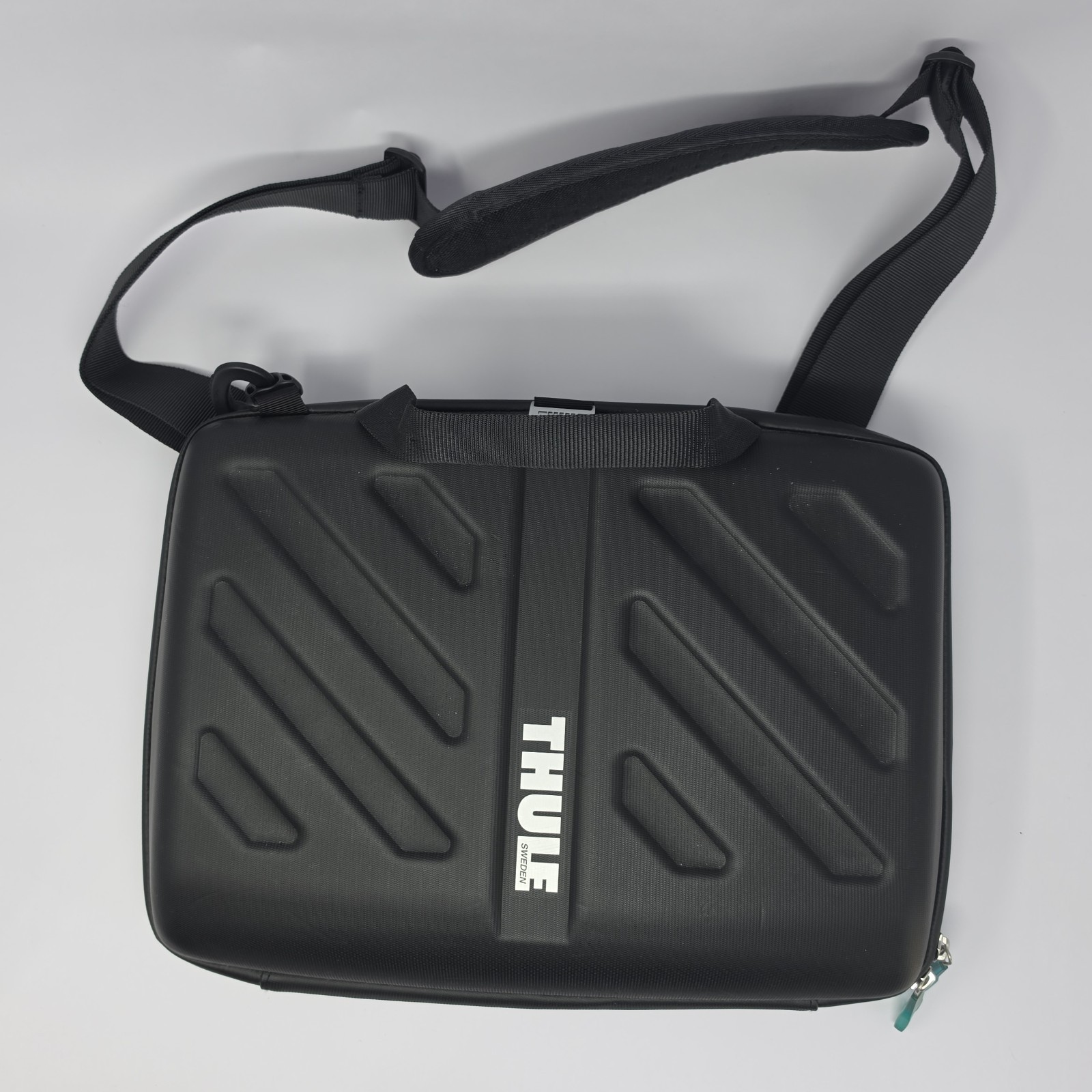 Thule Gauntlet MacBook Pro Attache Black Hardshell Laptop Case Bag 15”x13”