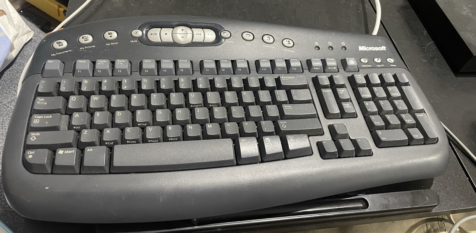 Vintage Microsoft Multimedia PS/2 Wired Computer Keyboard  KB-0168 Black Tested